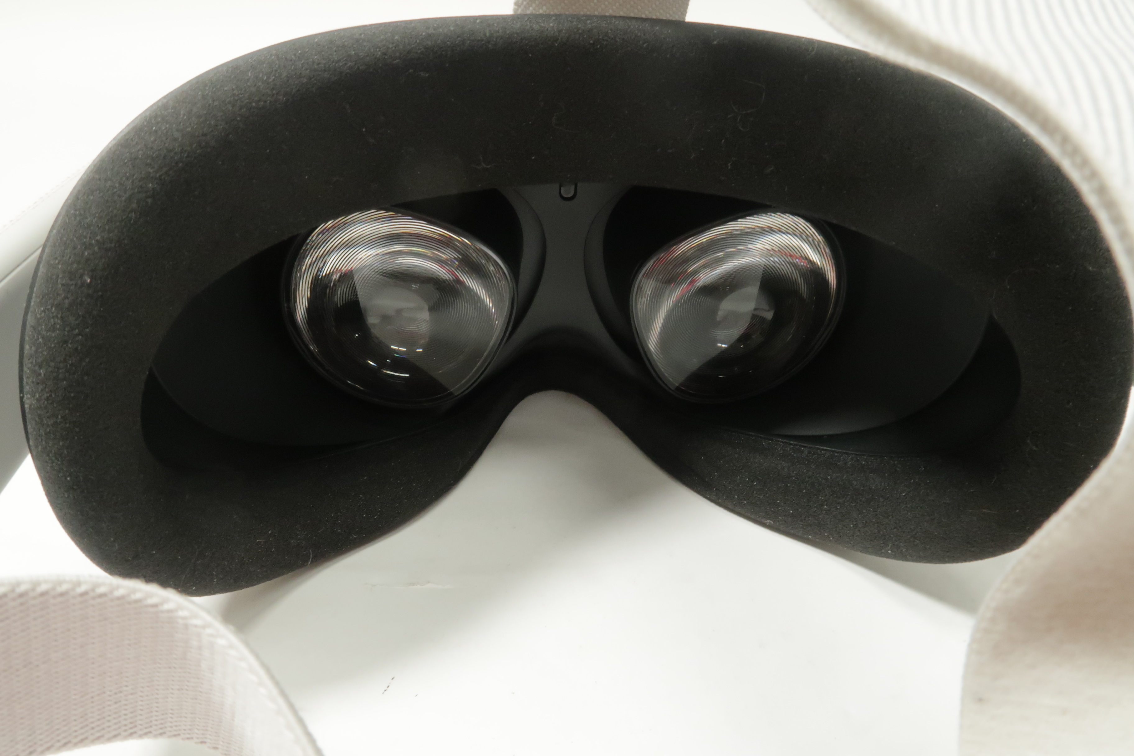 Oculus Quest 2 KW49CM 256GB AllinOne VR Headset White 6611