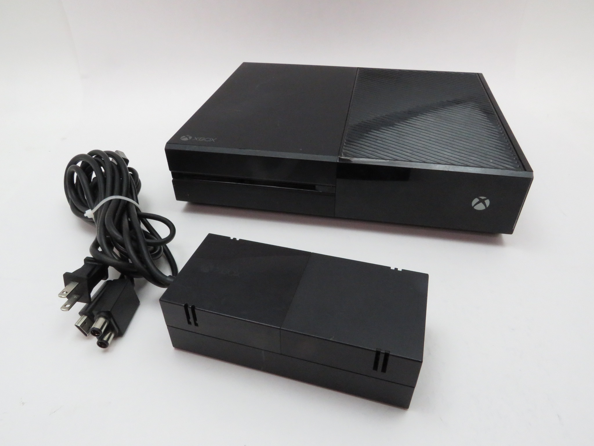 Microsoft 1540 Xbox One Video Game Console