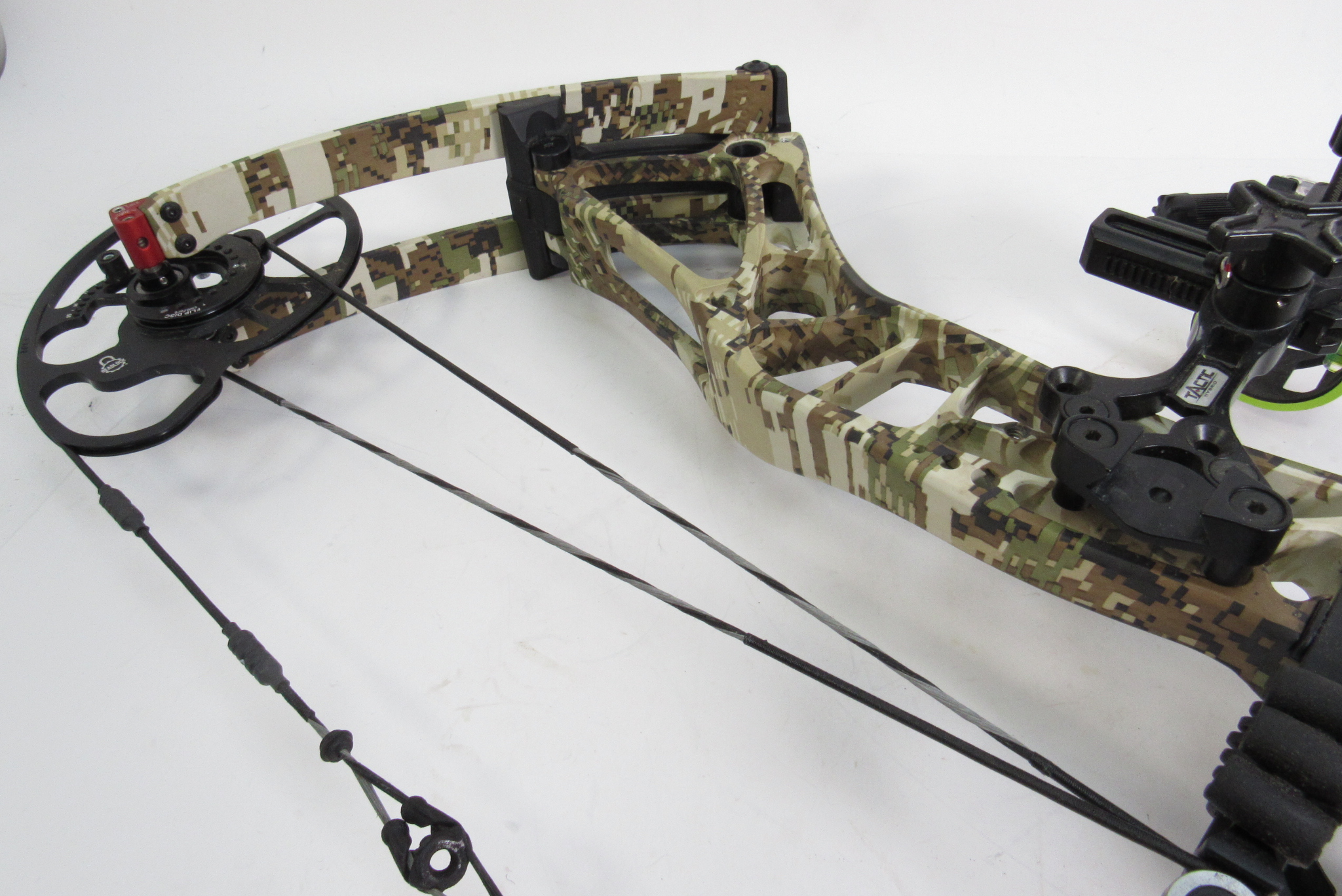 Bowtech USA Solution Right-Handed 70-lb Compound Bow - Digital Camo