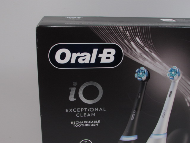Oral B iO Series 5 Cordless Rechargeable Electric Toothbrush 2-Pack 8384