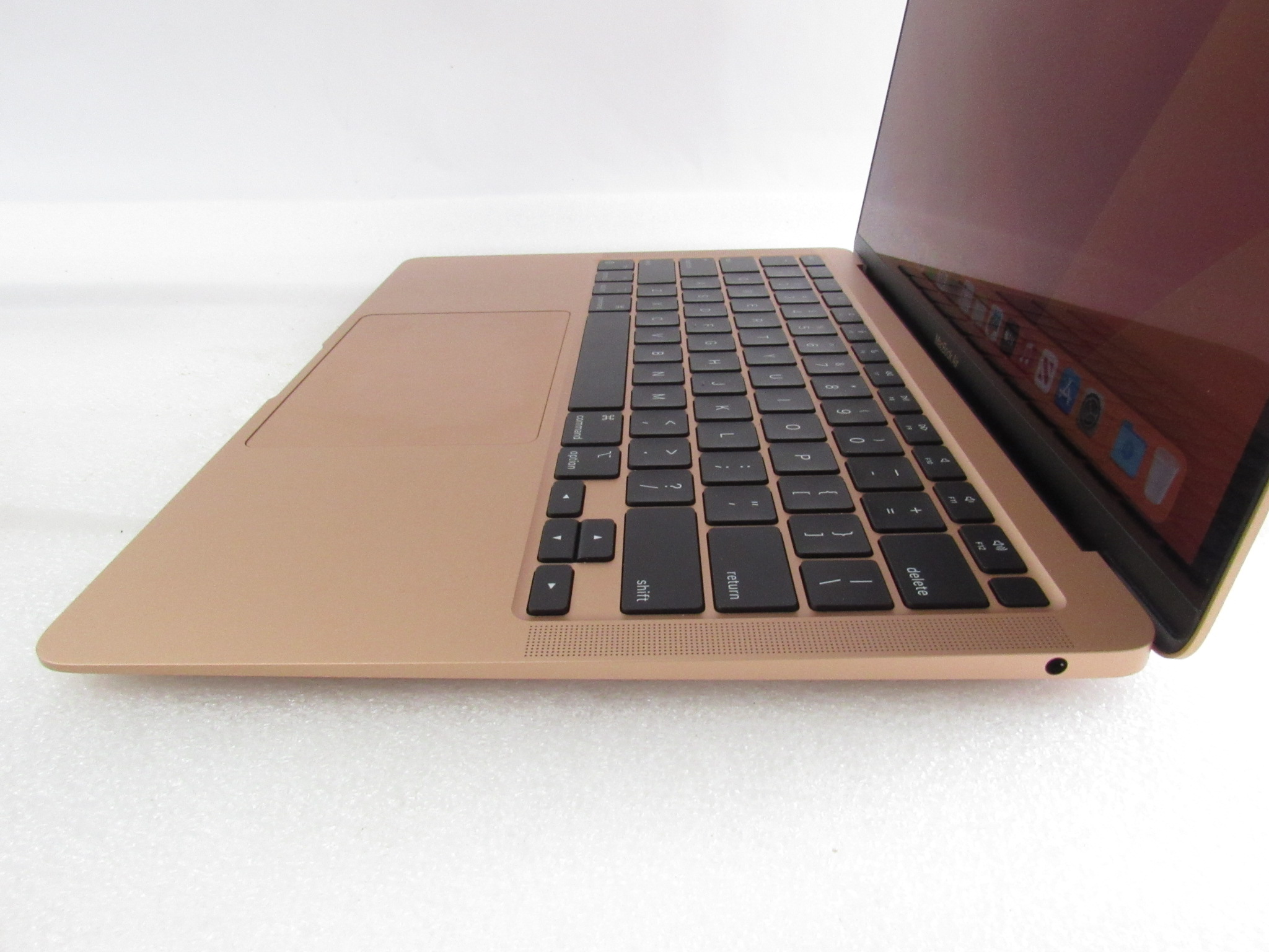 Apple MacBook Air 2020 MGN63LL/A M1 3.2GHz 8GB RAM 256GB SSD 13.3"