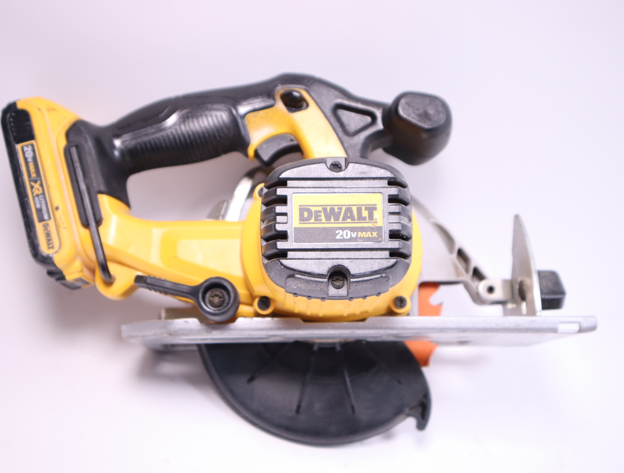 DeWALT DCS565P1 20V MAX 6-1/2 Brushless Cordless Li-Ion Circular