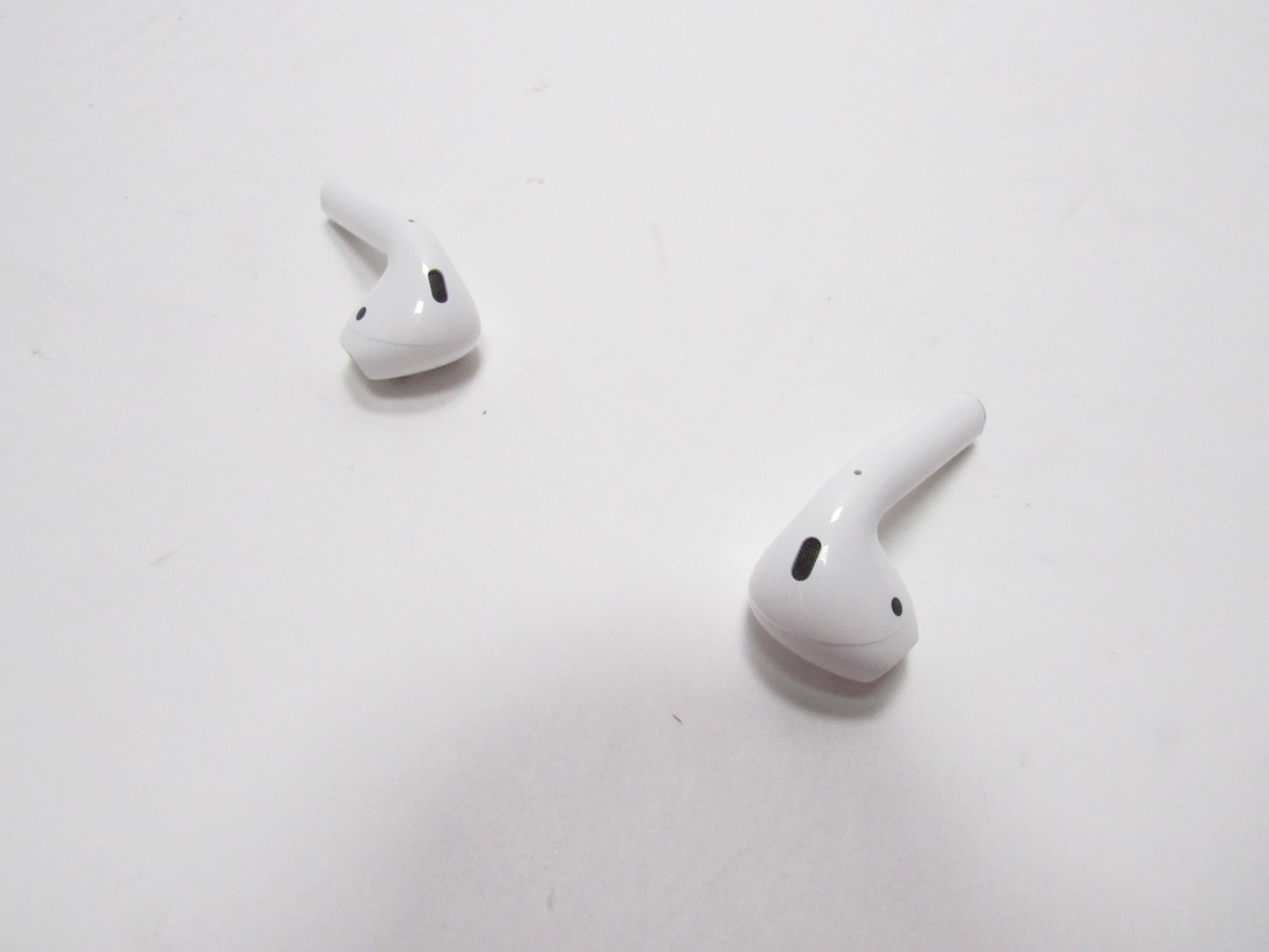 Apple A1602 Airpods 2nd Generation Wireless Earbuds White