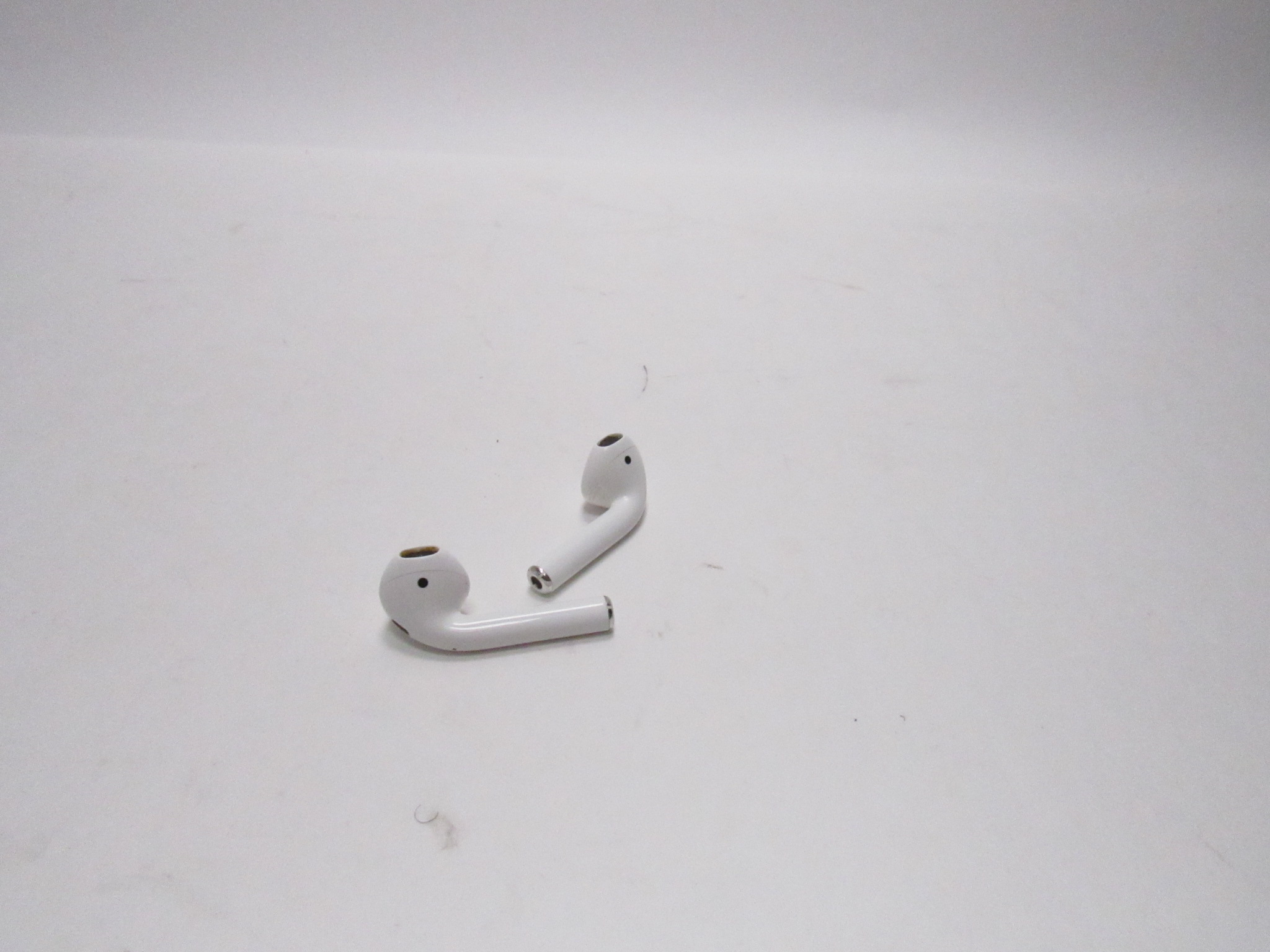 Apple AirPods 2nd Gen A1938 Wireless Earbuds White