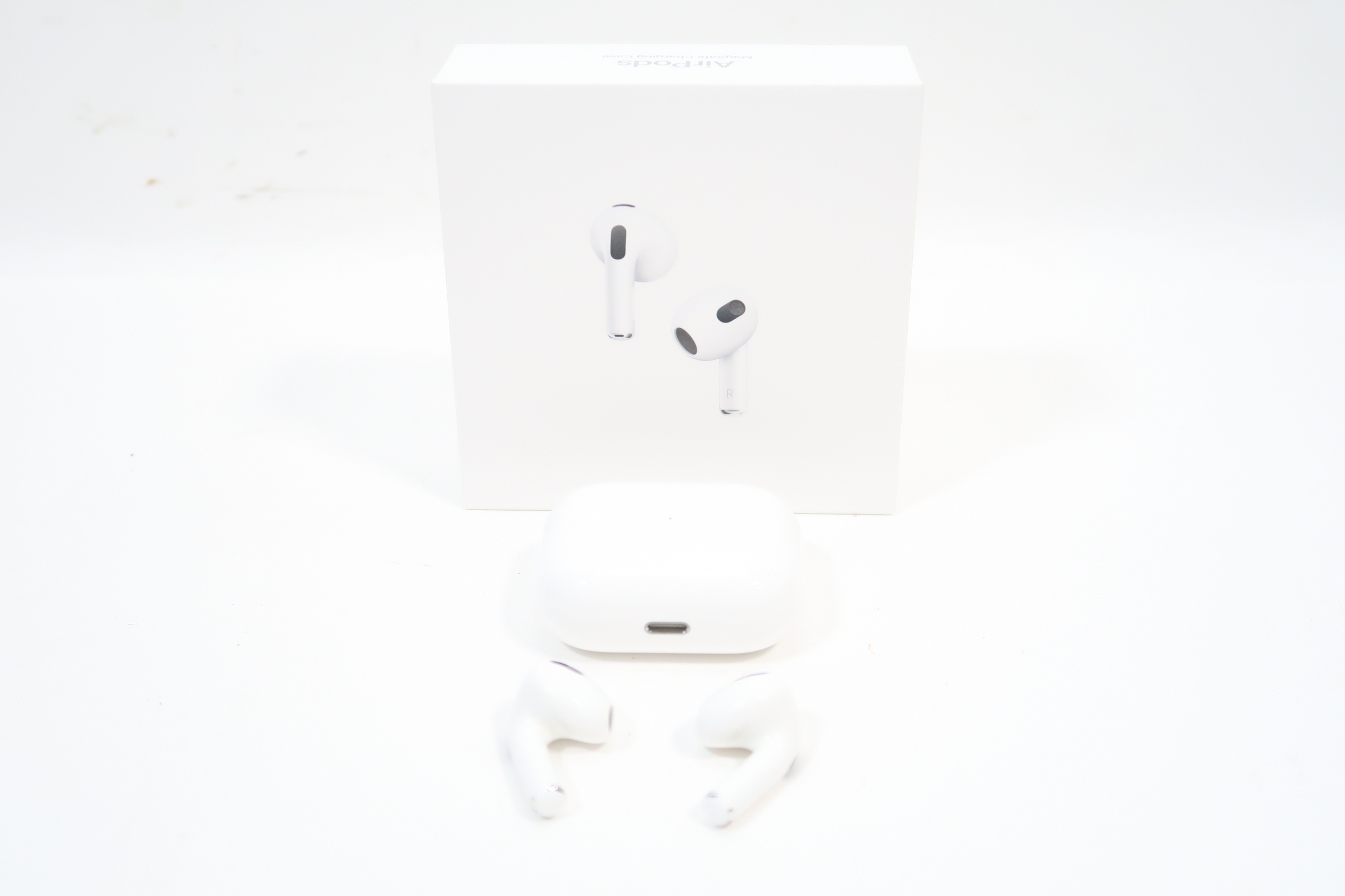 Apple popular AirPods 3rd Generation With MagSafe Charging Case ‎MME73AM/A Authentic