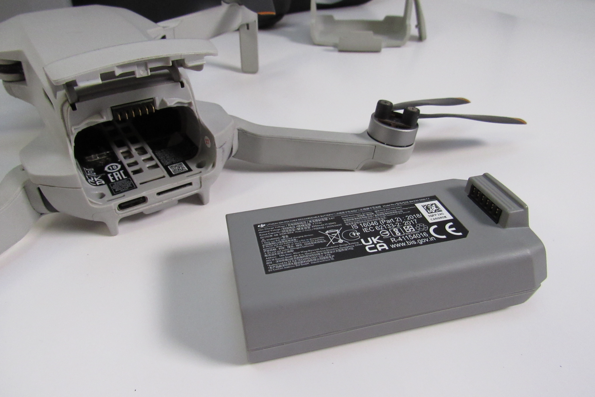 DJI Mini 2 MT2PD Quadcopter 4K Camera Drone & Controller Kit - See ...