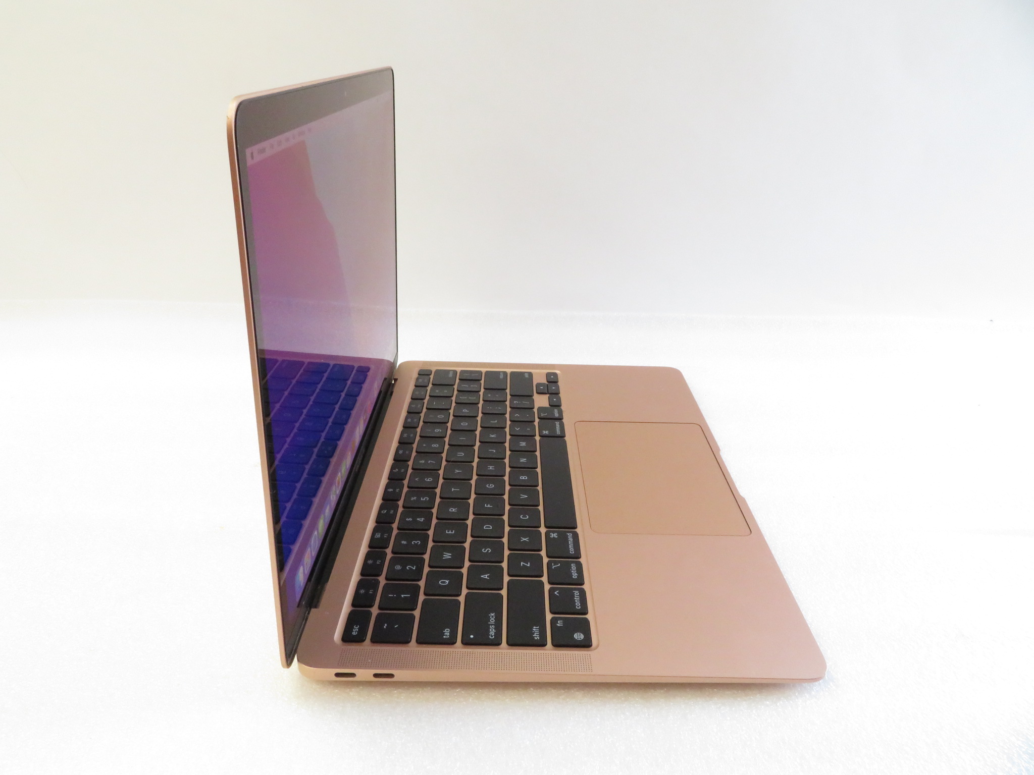 Apple MacBook Air 2020 MGN63LL/A M1 3.2GHz 8GB RAM 256GB SSD 13.3