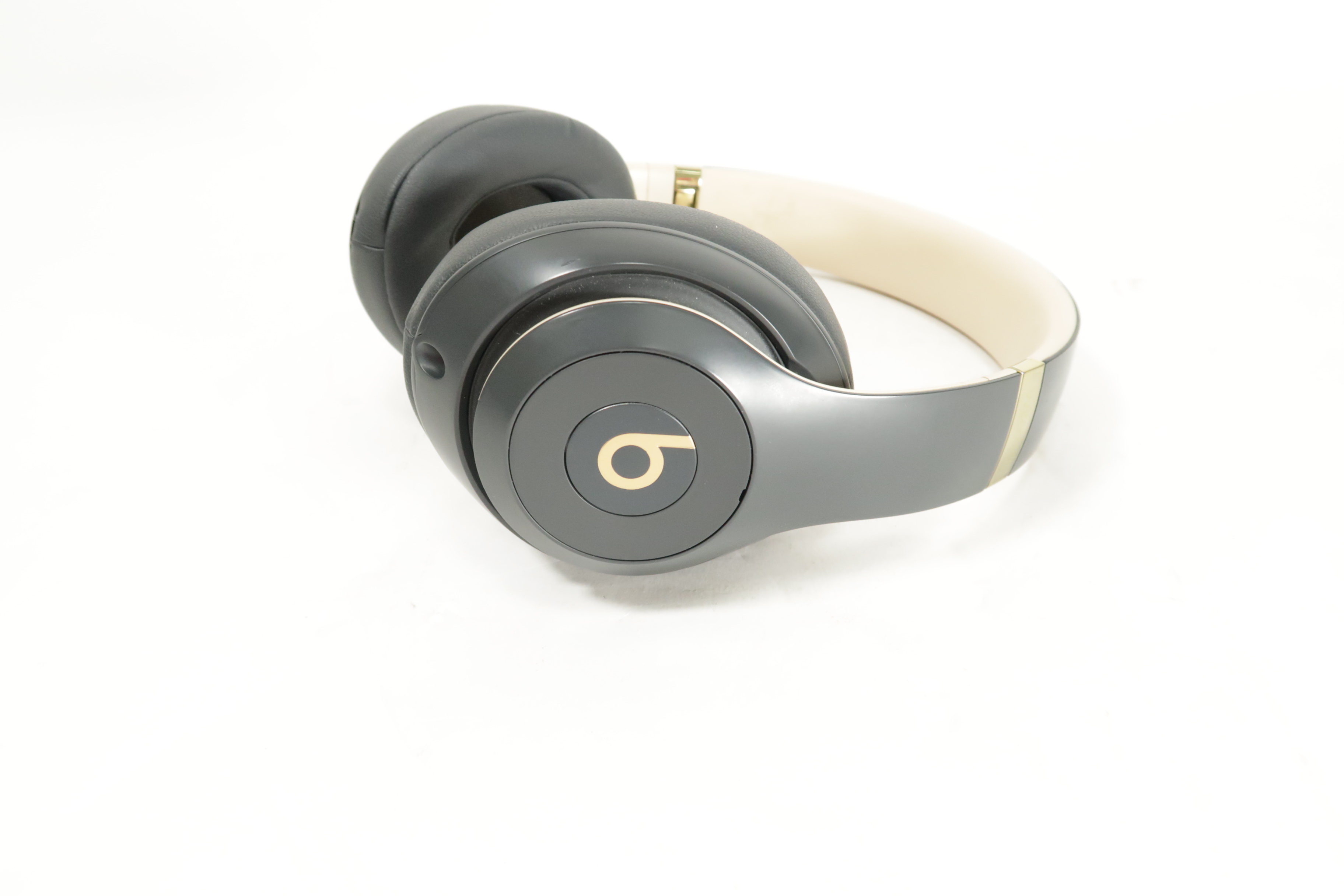 Beats by Dr. Dre MXJ92LL/A Wireless Noise Cancelling Headphones Studio 3