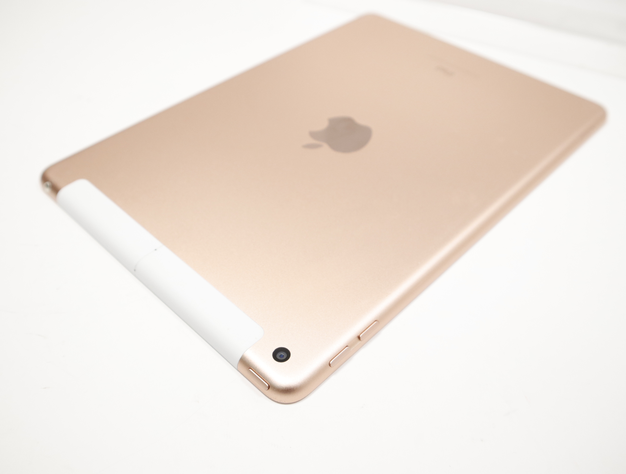 Apple iPad 6th Gen A1954 MRM82LL/A 128GB Wi-Fi/Cellular 4G T