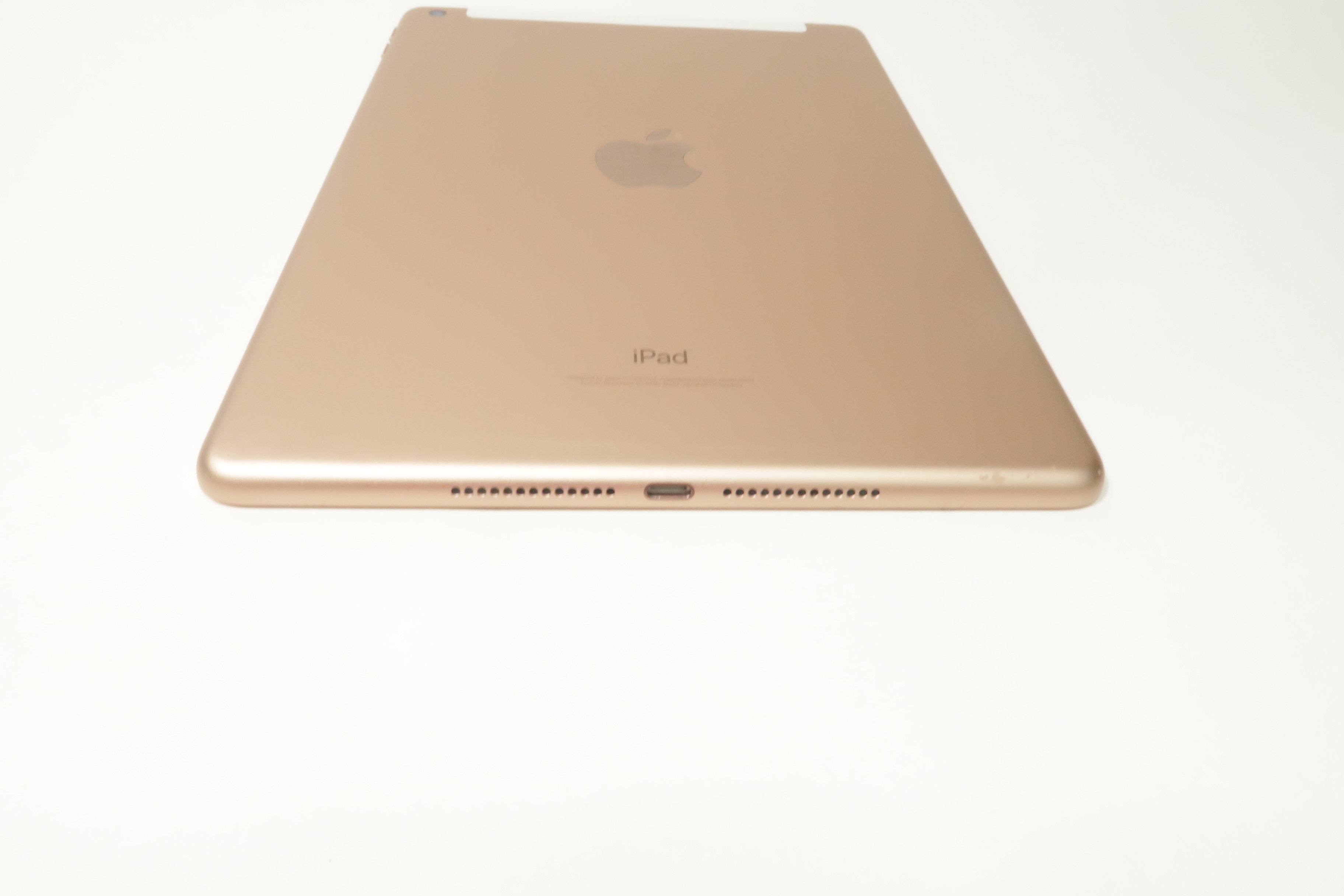 Apple iPad 6th Gen MRM42LL/A 9.7