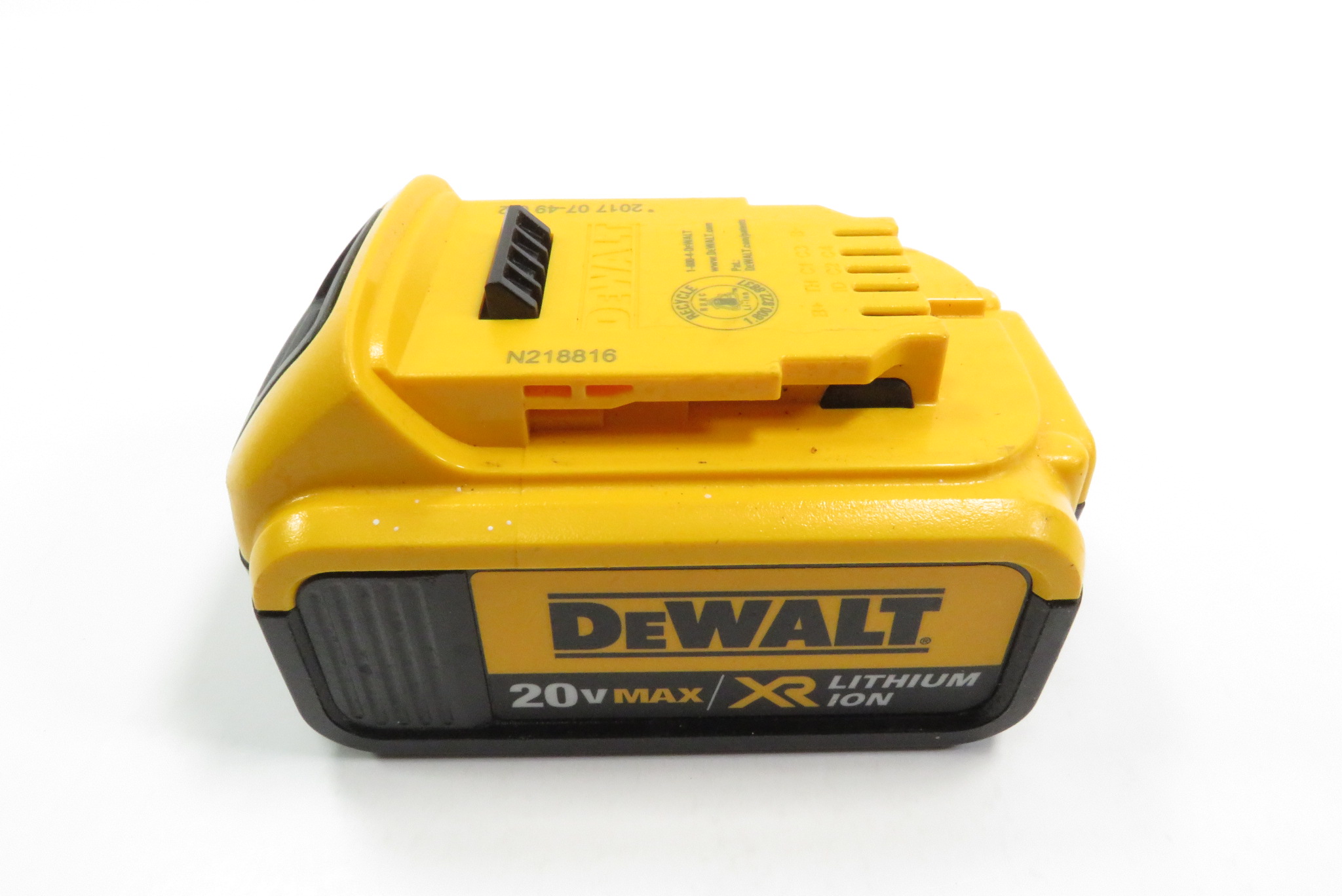 DeWalt DCB204 20-Volt MAX XR Lithium-Ion 4.0Ah Battery / Charger -7165