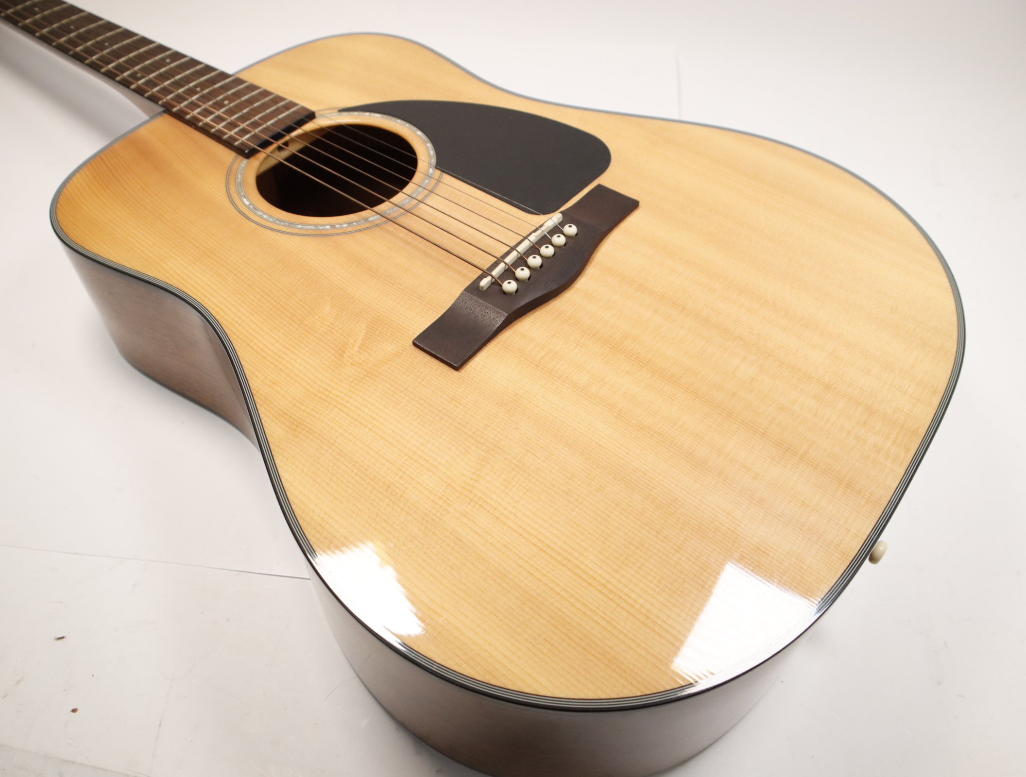 Fender DG8S-NAT Right-Handed Acoustic Guitar Natural Finish