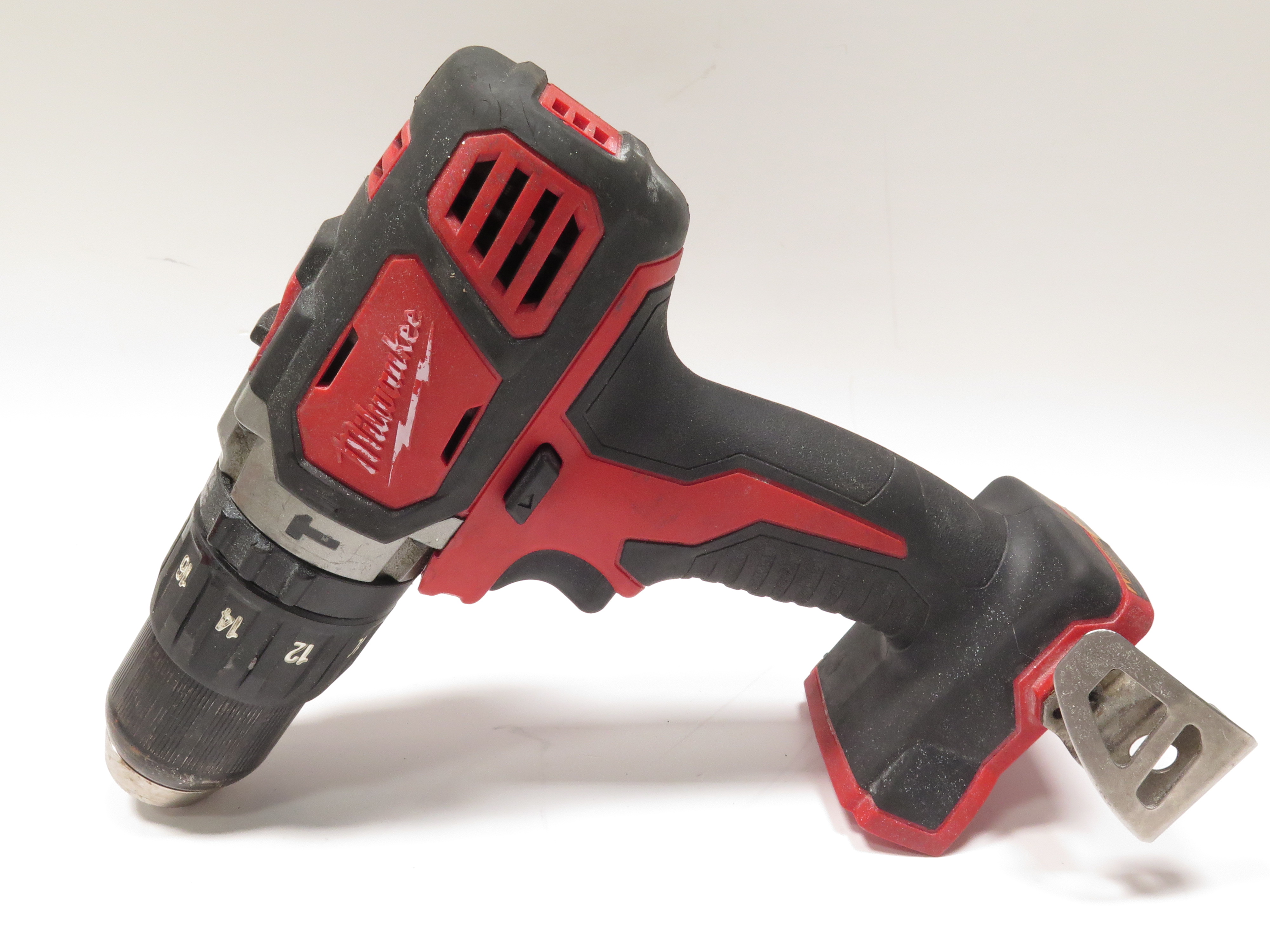 Milwaukee 260720 M18 18V LithiumIon Cordless 1/2 in. Hammer Drill/Driver 5901