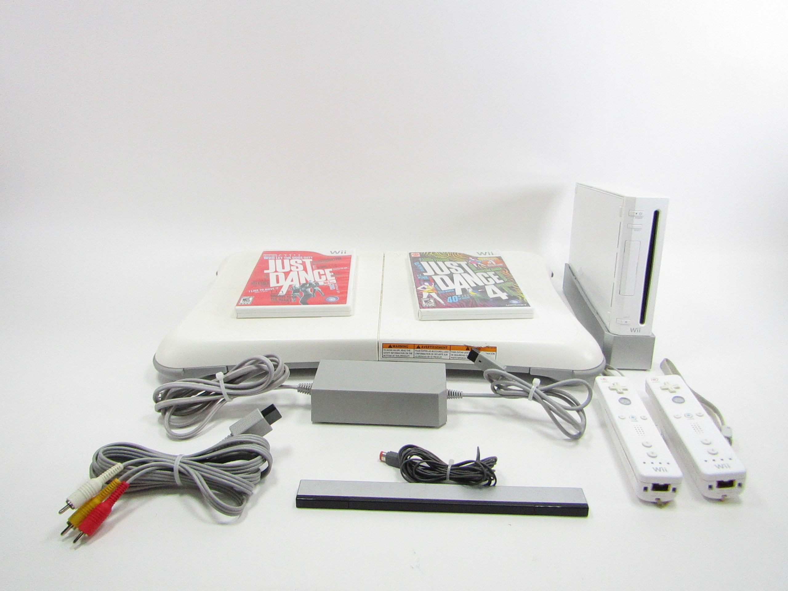 Nintendo Wii White Console RVL-001 Bundle outlet with Cables, Controller, & Game Tested