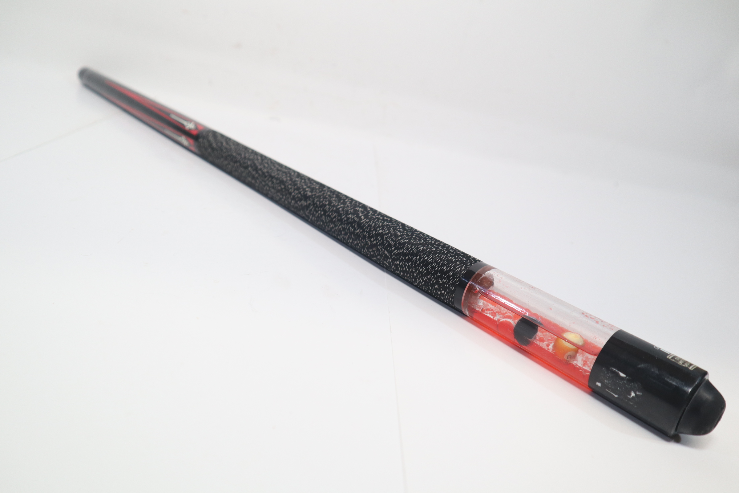 Minnesota Fats Black/Red/White 18-Ounce 57-Inch Pool Cue