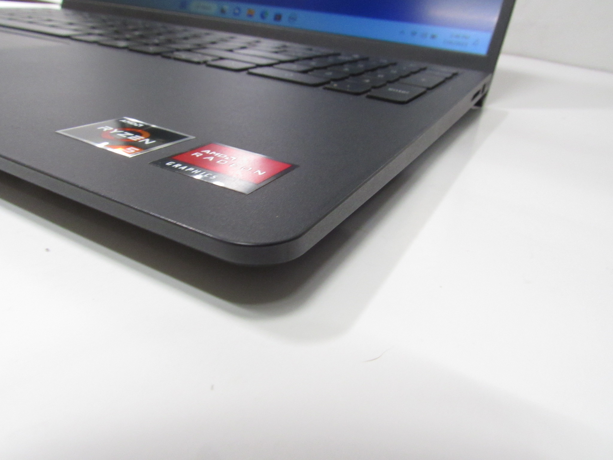 Dell Inspiron 15 3515 AMD Ryzen 5 3450U 2.10GHz 8GB RAM 256GB SSD