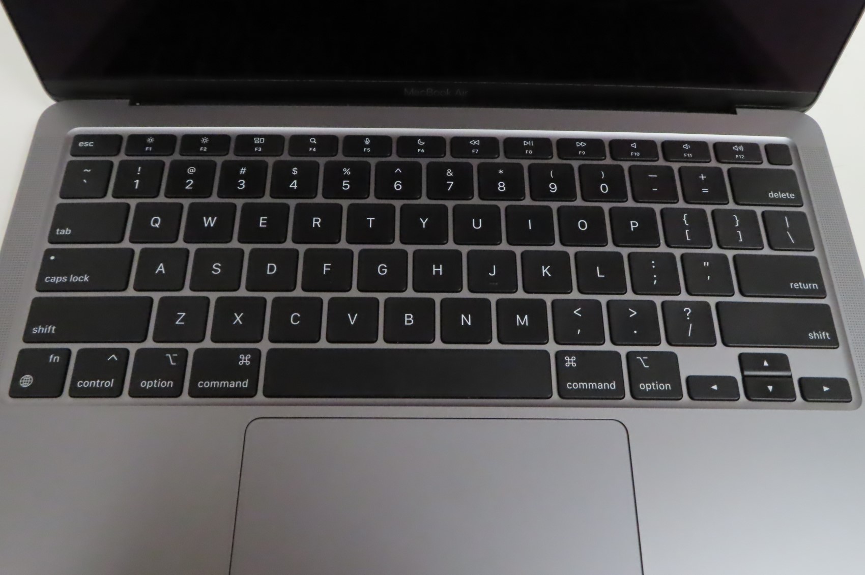 Apple MacBook Air (2020) MGN63LL/A M1 3.2GHz 7-Core GPU 8GB RAM 256GB ...
