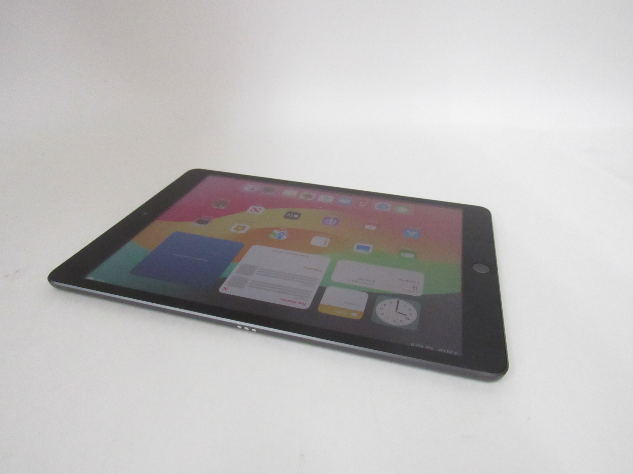 Apple iPad 9th Generation MK663LL/A A2603 64GB Verizon + Wi-Fi