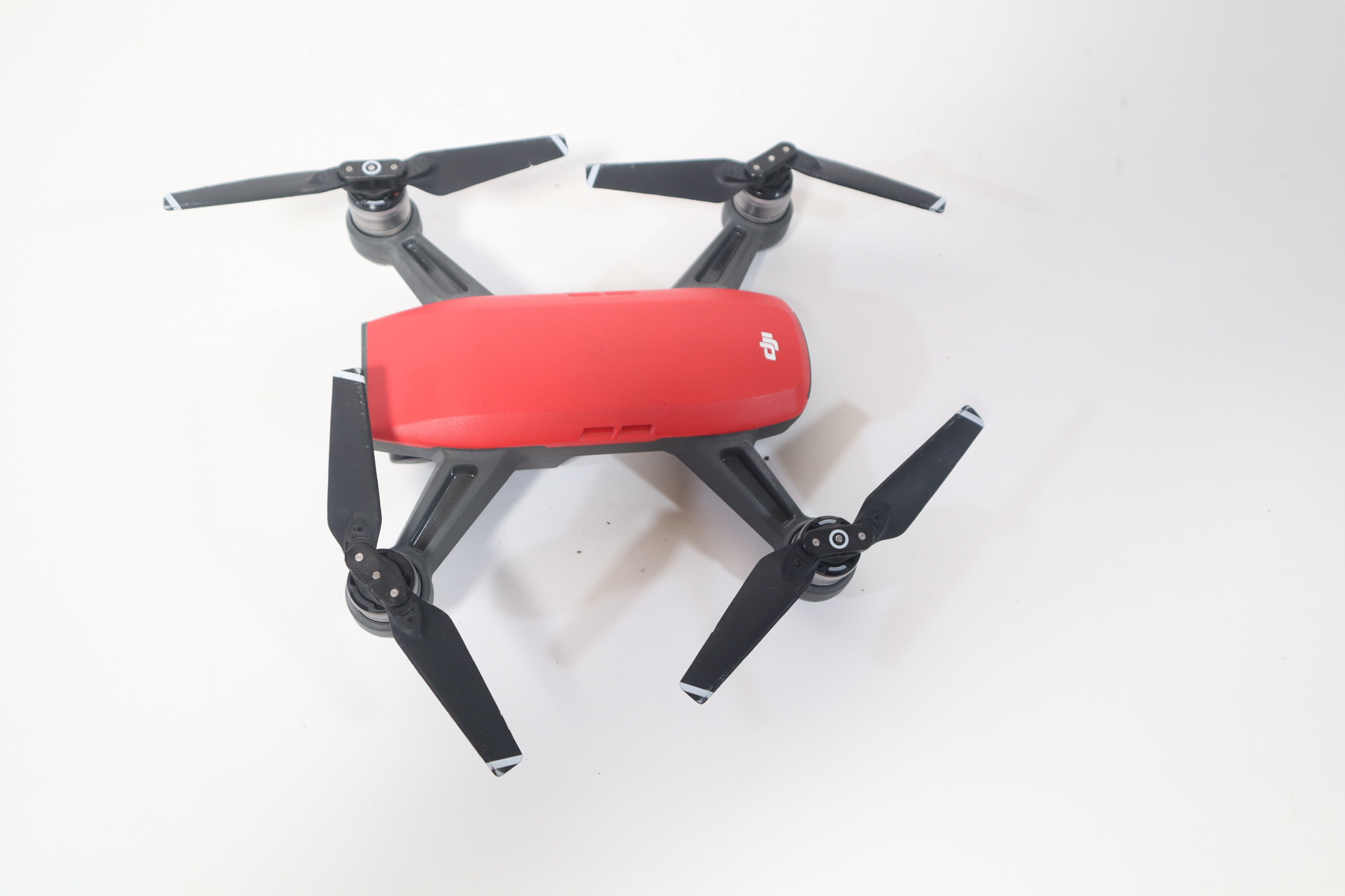 ホビーラジコン DJI Spark Quadcopter (Lava Red) DJI Spark Mini Drone (Lava Red) Compact quadcopter with HD