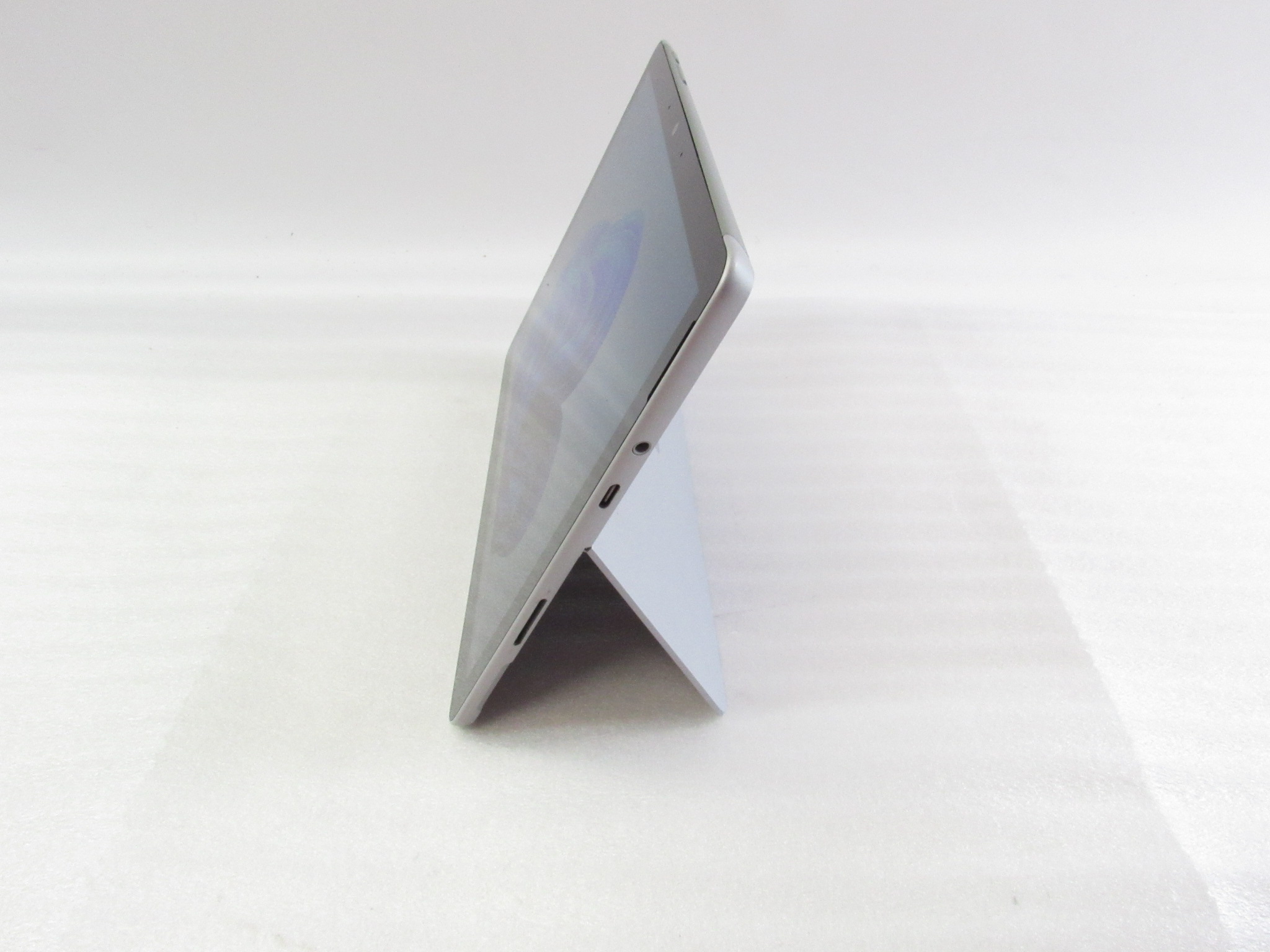 Microsoft Surface Go 3 1926 Pentium Gold 6500Y 1.10GHz 8GB RAM