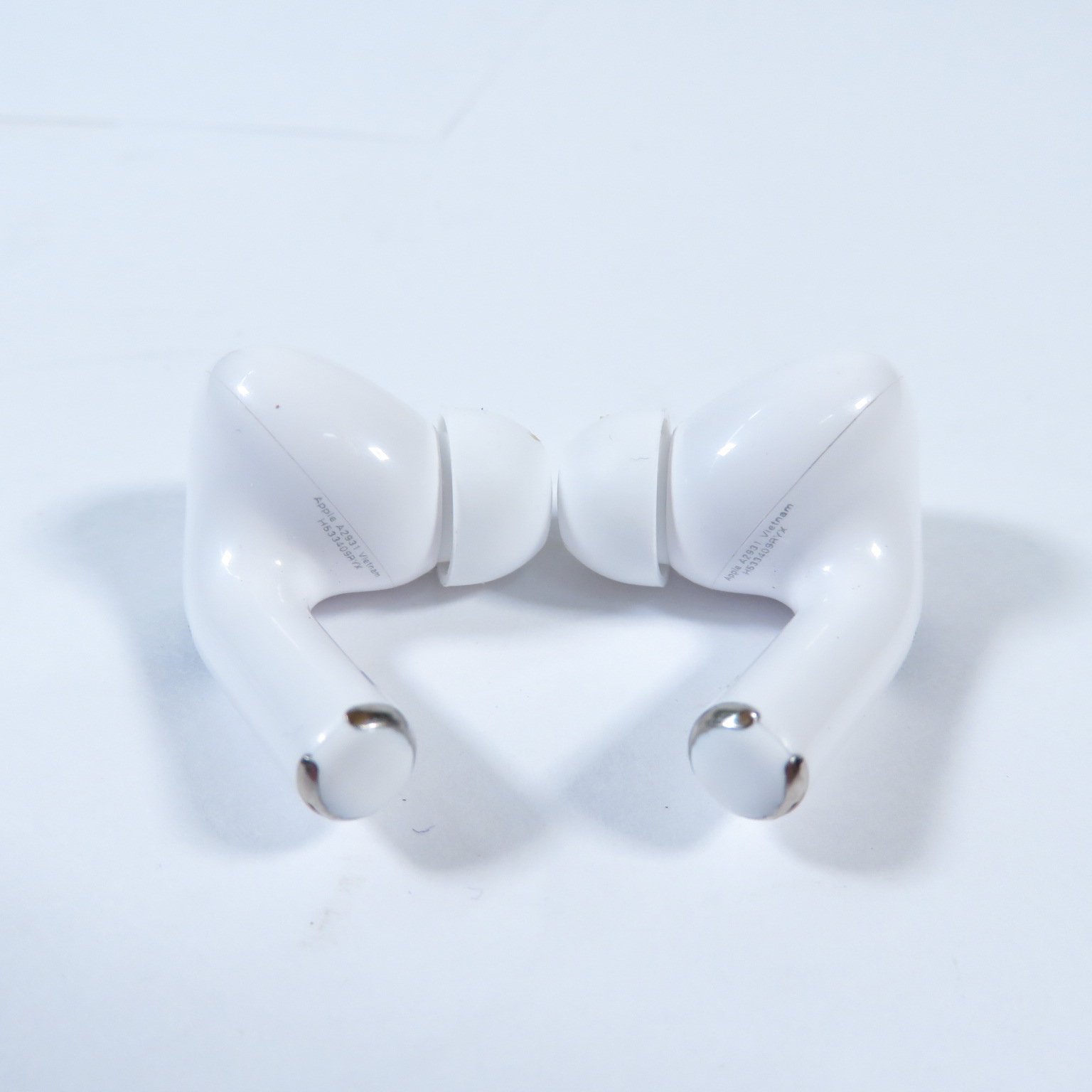 Apple AirPods Pro 2nd Gen A2700 Active Noise Cancelling Wireless Earbuds