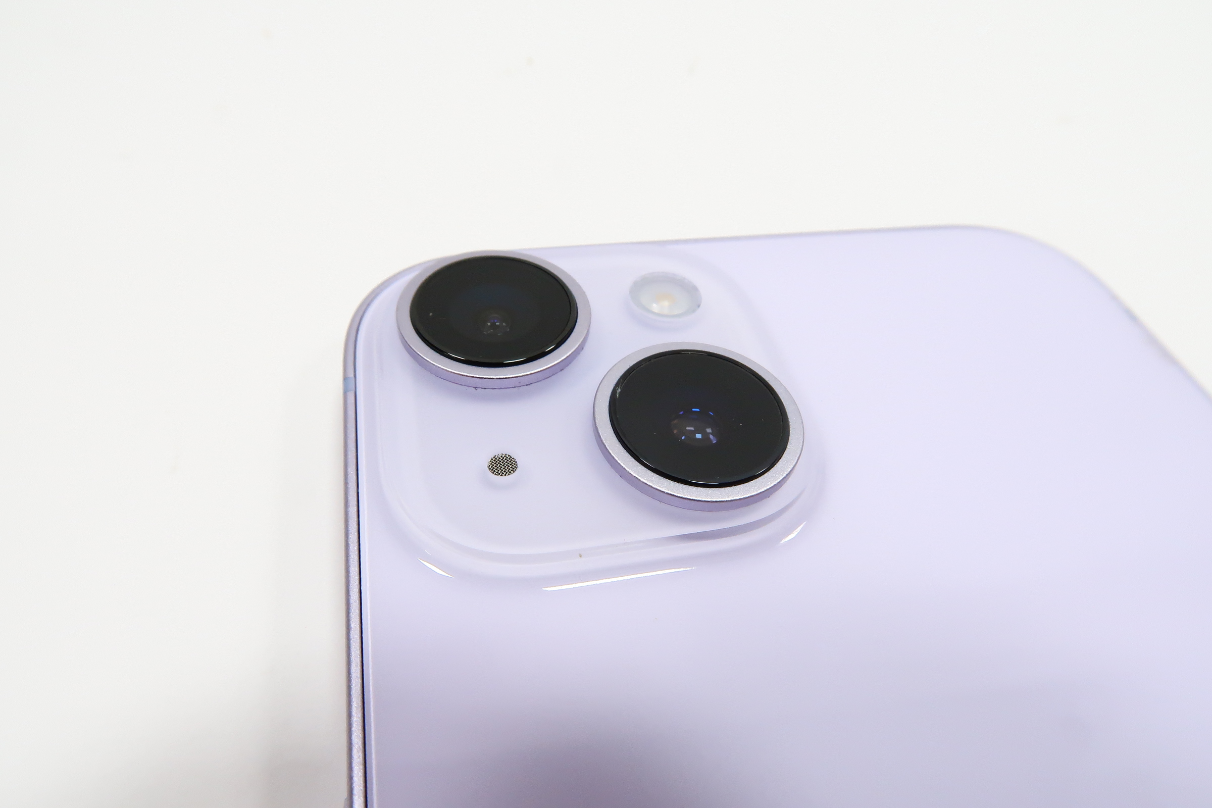 Unlocked Apple iPhone 14 MPUX3LL/A 128GB Smartphone