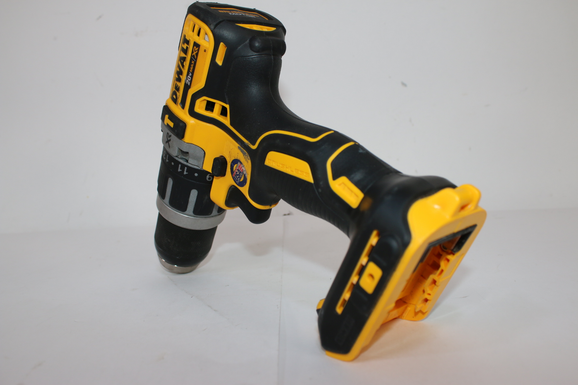 DeWalt DCD796 20V MAX XR Lithium-Ion Brushless Compact Hammer Drill K965
