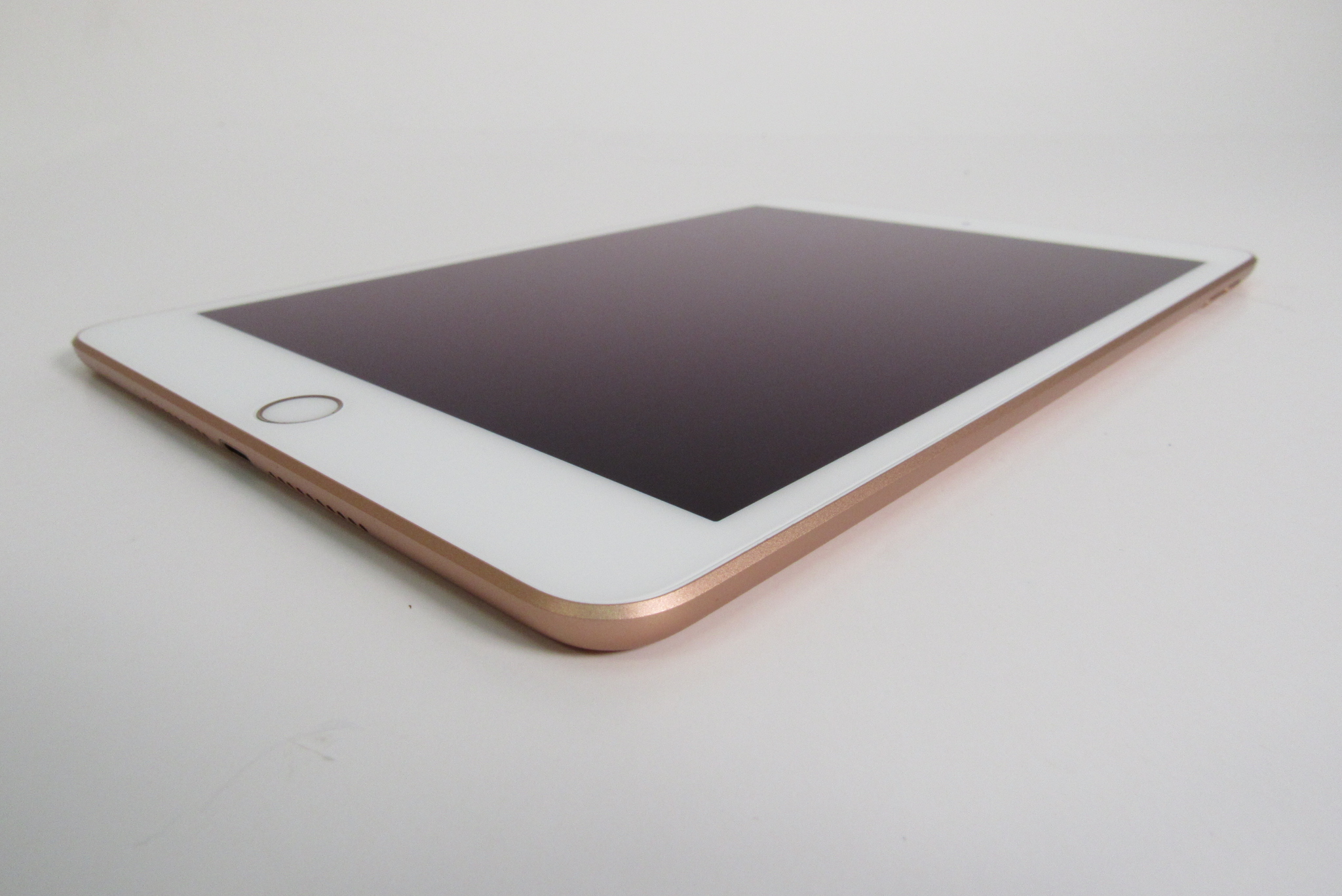 Apple iPad Mini 5th Generation MUQY2LL/A 64GB 7.9'' Wi-Fi Tablet