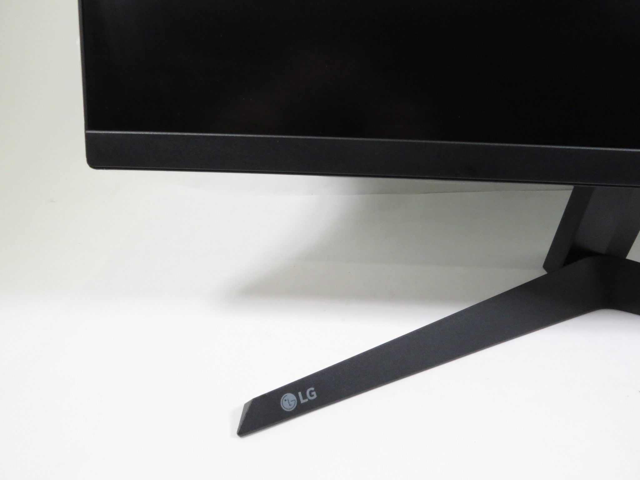 LG 27GQ40WB 27" UltraGear Monitor