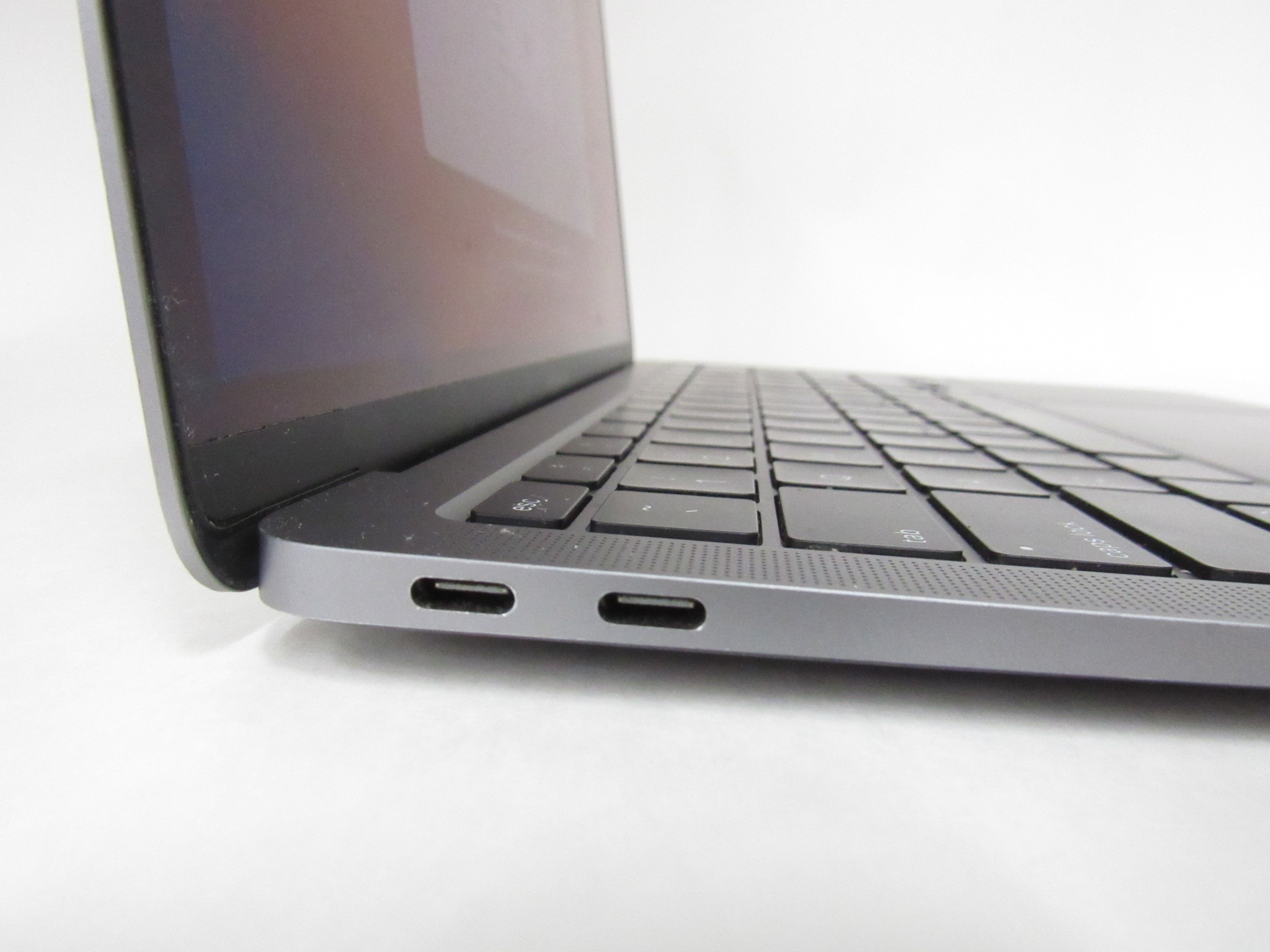 Apple MacBook Air (2020) MGN63LL/A M1 3.2GHz 8GB RAM 256GB SSD 13.3"