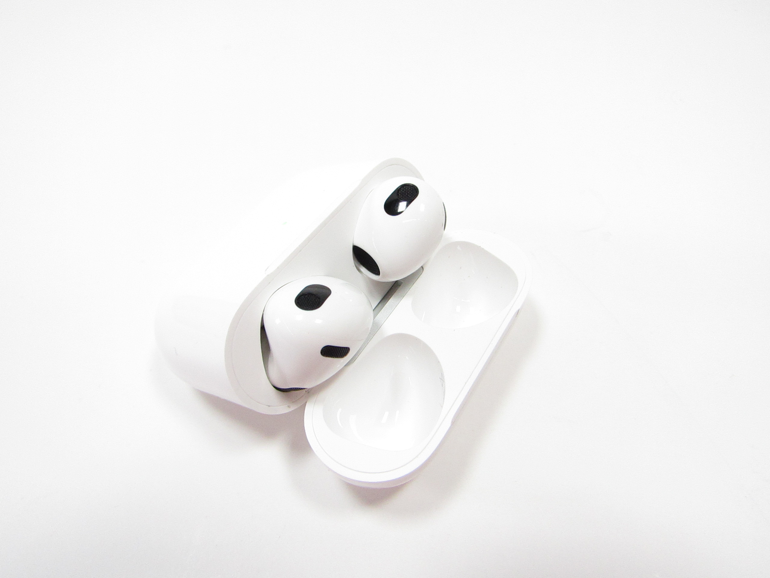 Apple A2565 AirPods 3rd Generation Wireless Ear Buds 7709