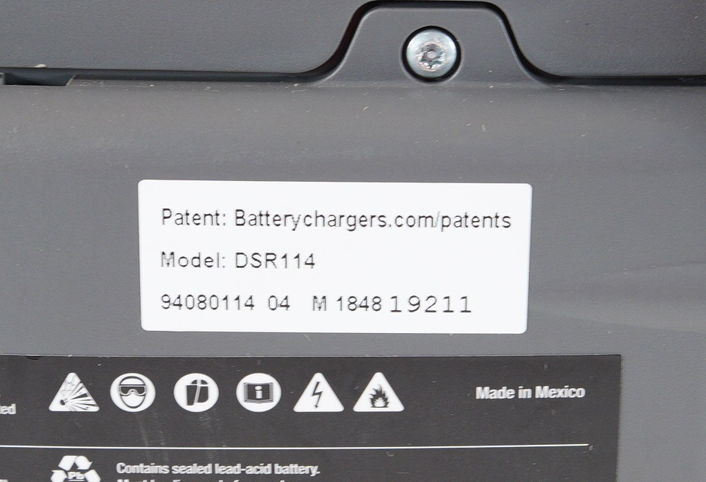 DSR Schumacher DSR114 ProSeries 12-Volt 2200 Peak Amp Jump