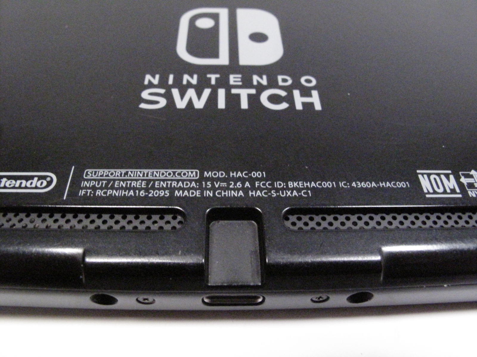Nintendo Switch HAC-001 (01) 32GB Video Game System 2541