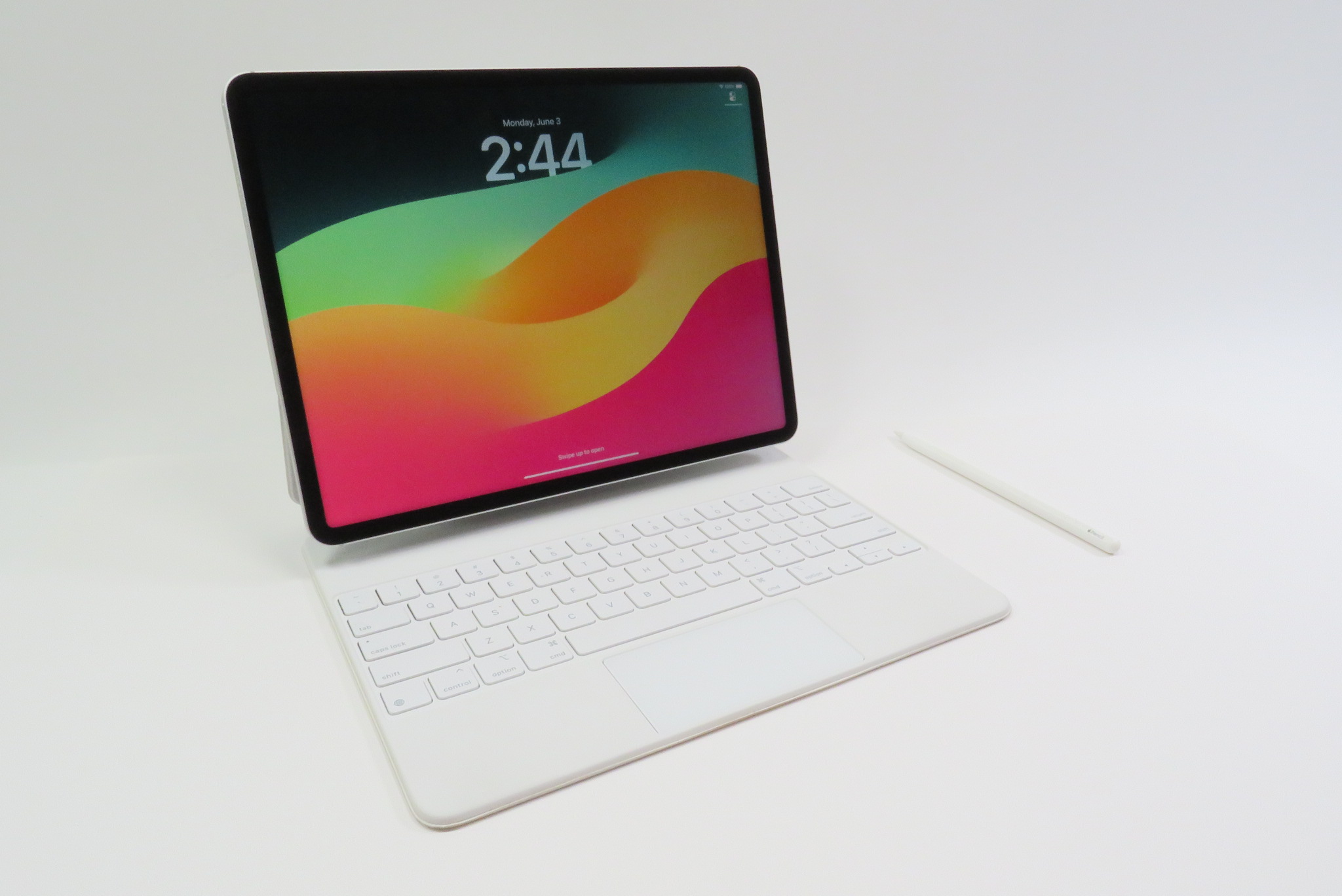 Apple iPad Pro A2764 6th Gen MP613LL/A 256GB Wi-Fi+Cellular 12.9