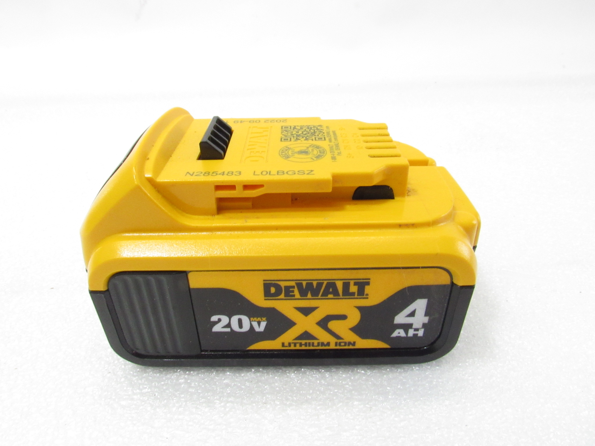DeWalt DCB204 20-Volt MAX Premium XR Lithium Ion Battery Pack