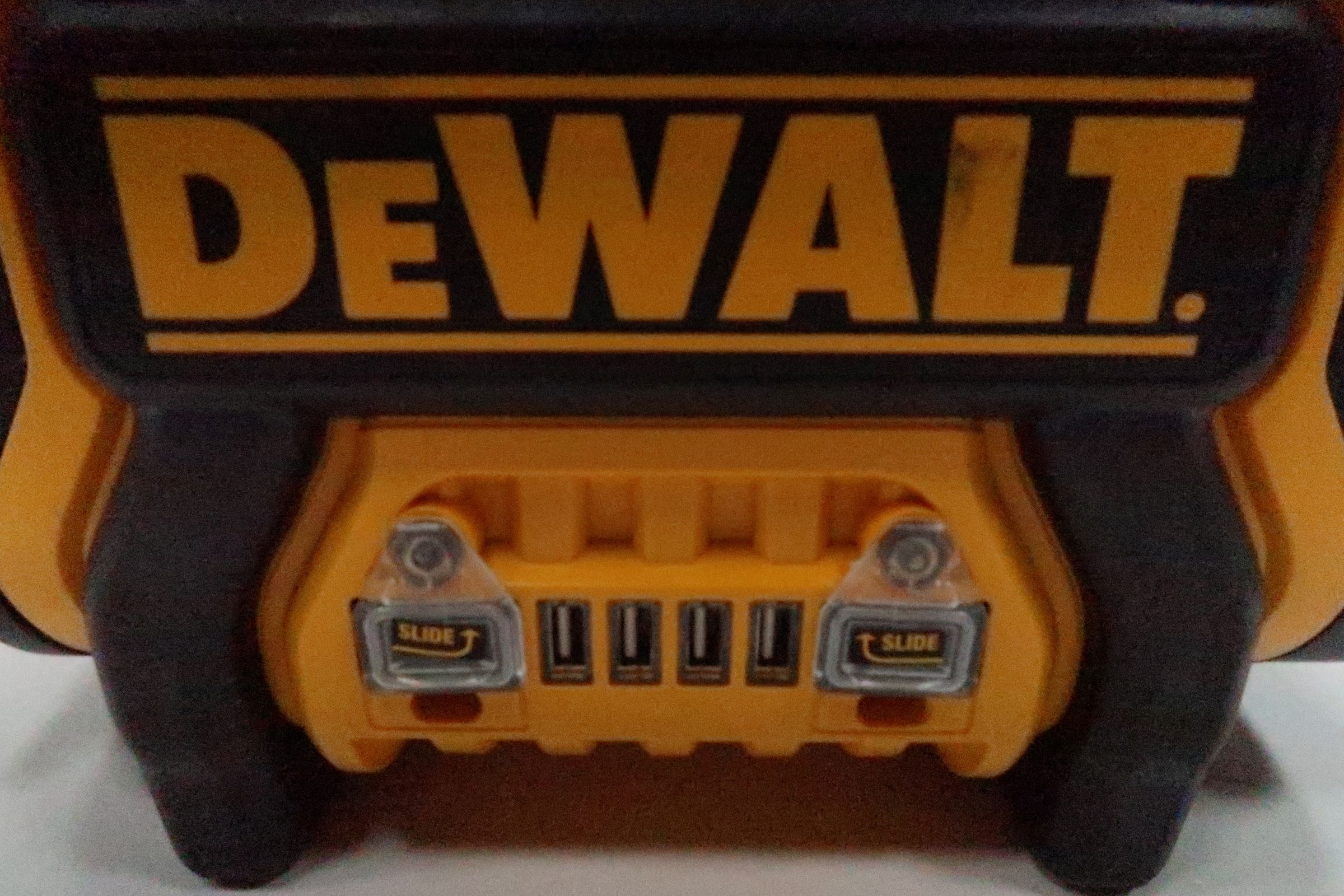 DeWalt DXAEPS14 1600 Peak Amp Automotive Jump Starter 9095