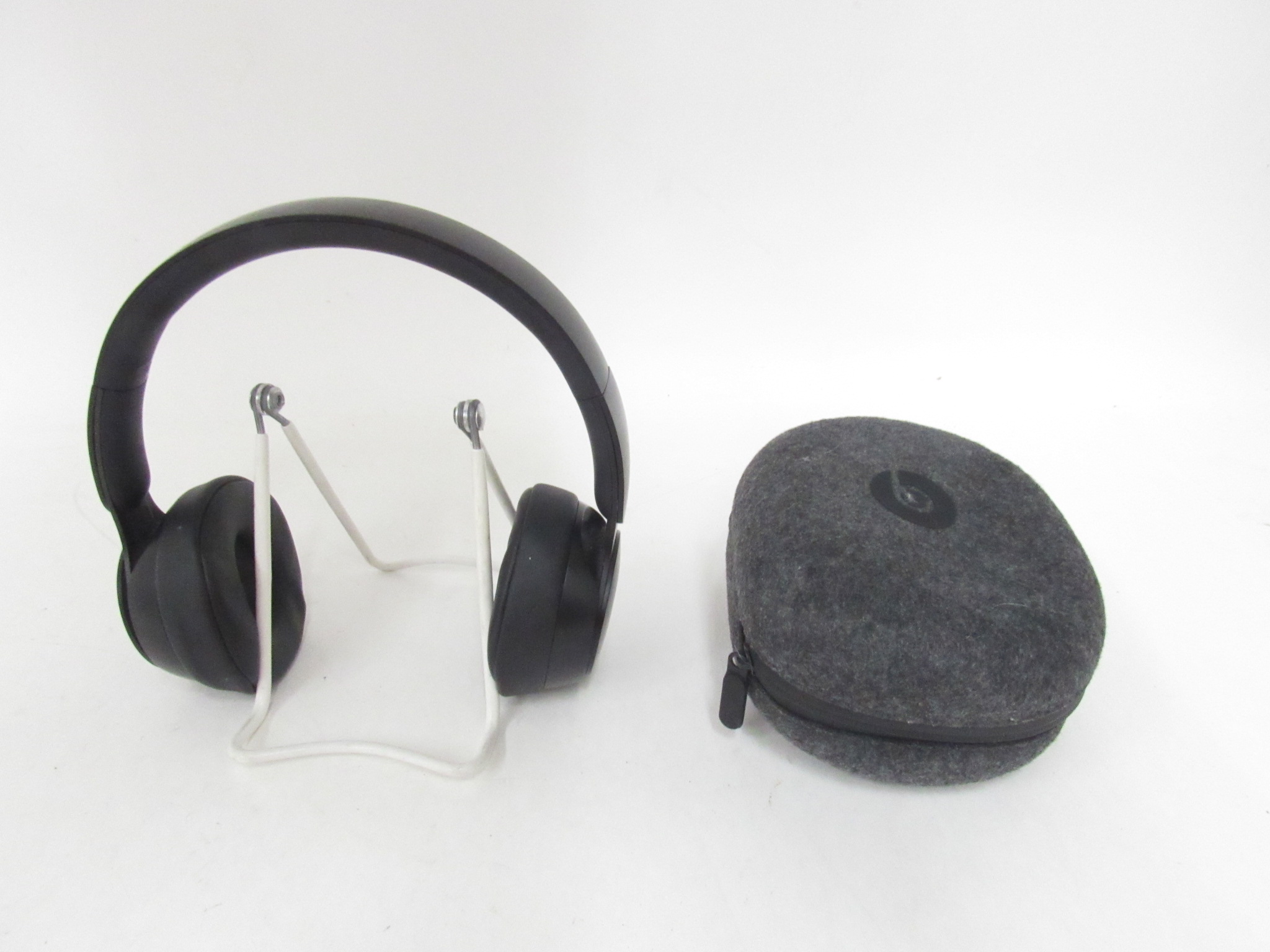 Apple A1881 Beats Solo Pro Over The Ear Headphones Black