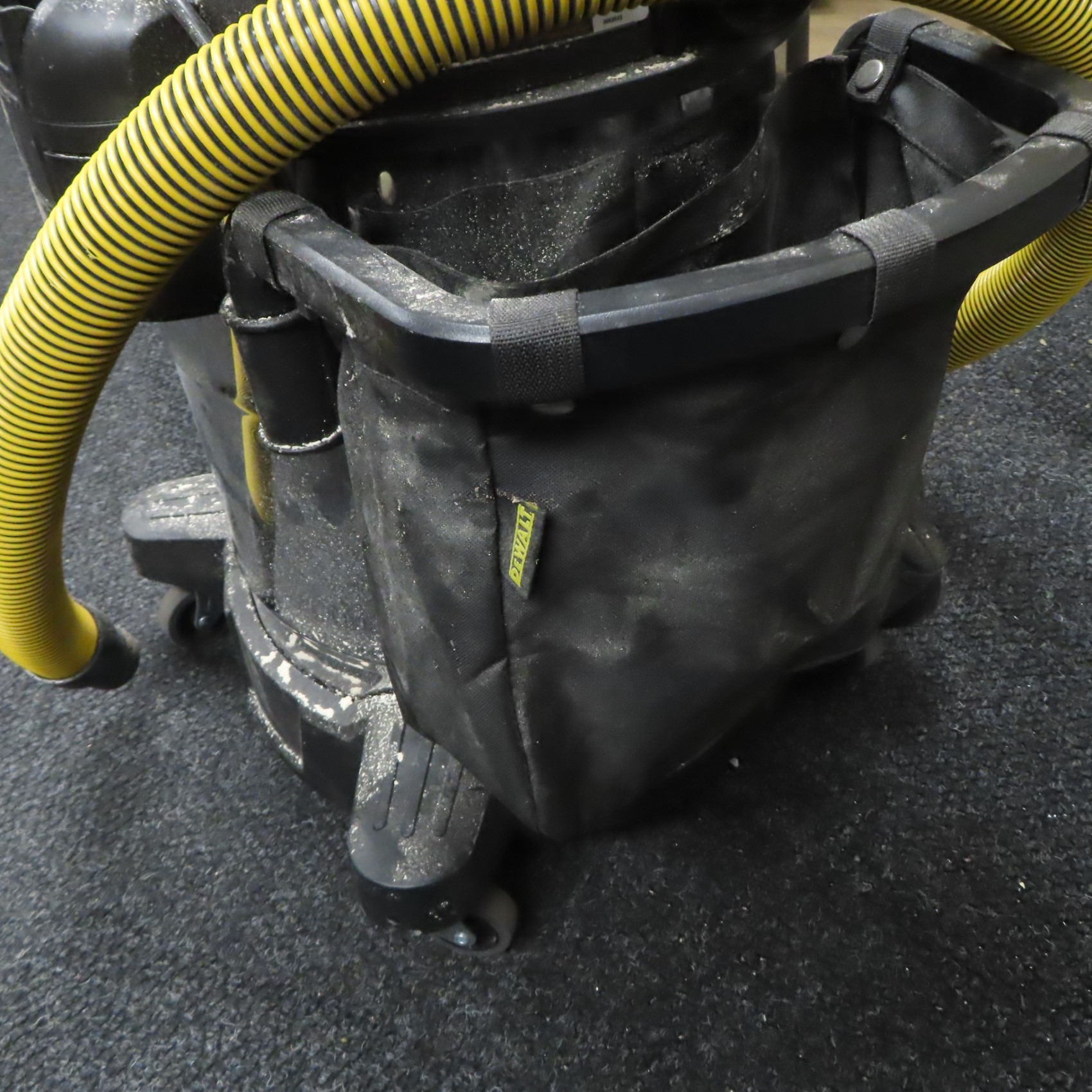 DeWalt DXV10PZ 10 Gallon 5.5 Peak HP Poly Wet Dry Vacuum, Yellow