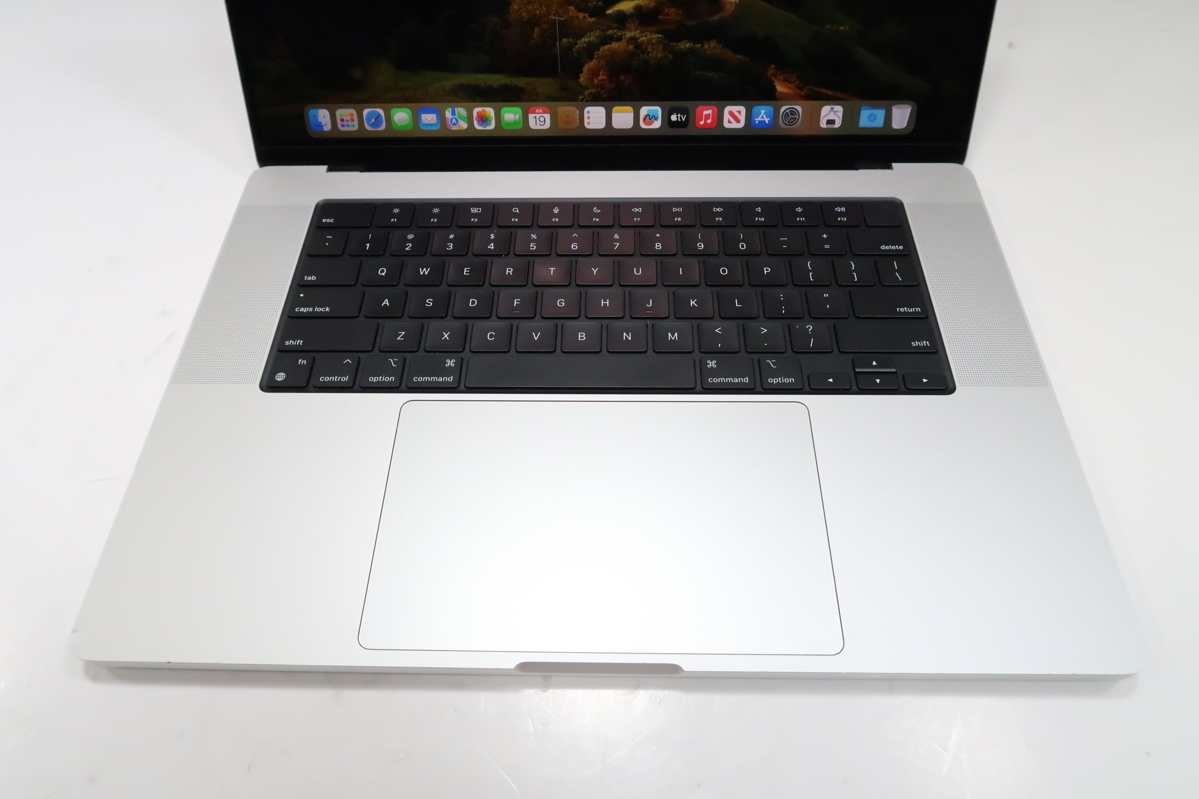 Apple 2021 MacBook Pro MK183LL/A M1 Pro Chip 3.2GHz 16GB RAM 512GB