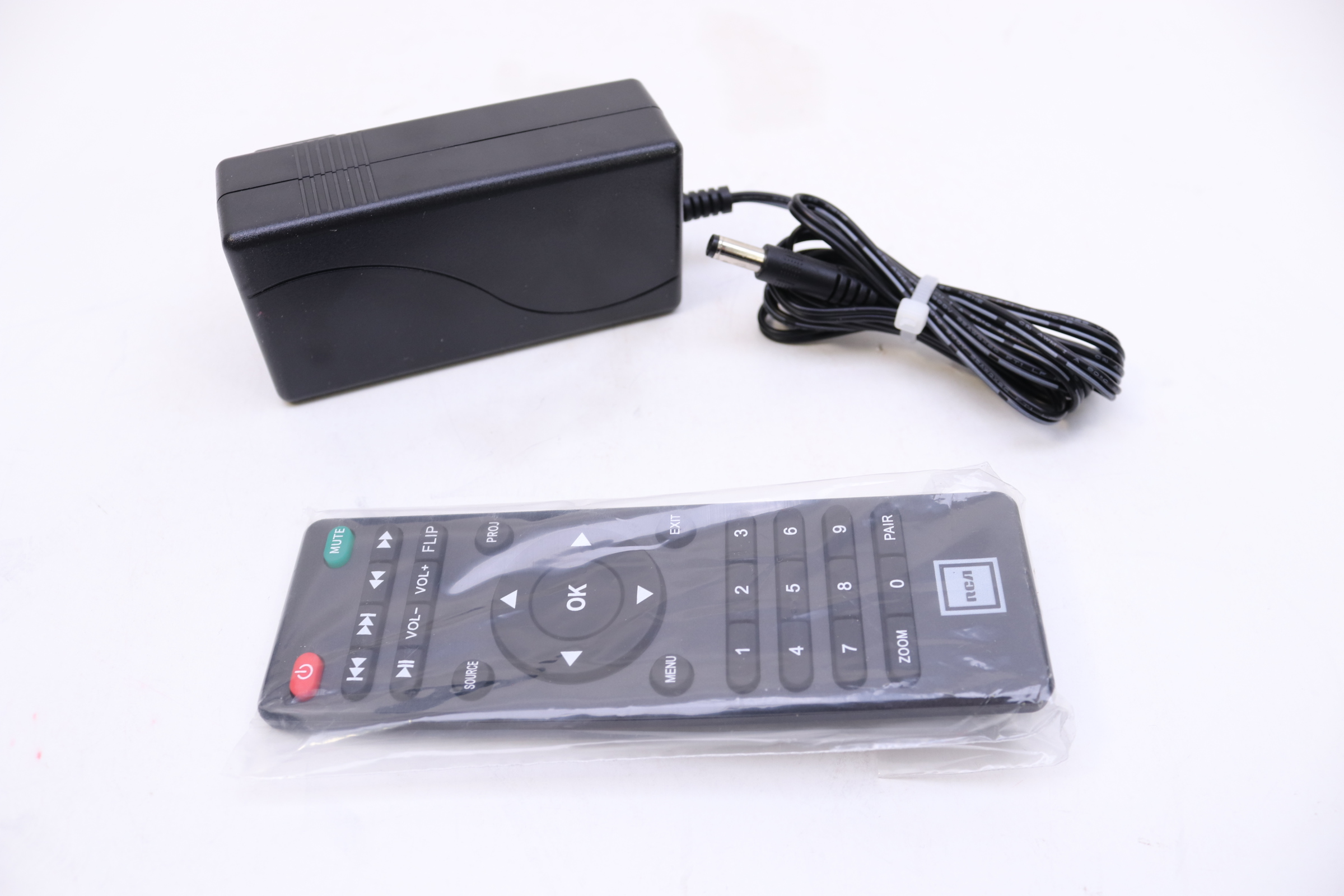 RCA RPJ060 Portable Projector Home Theater Entertainment System