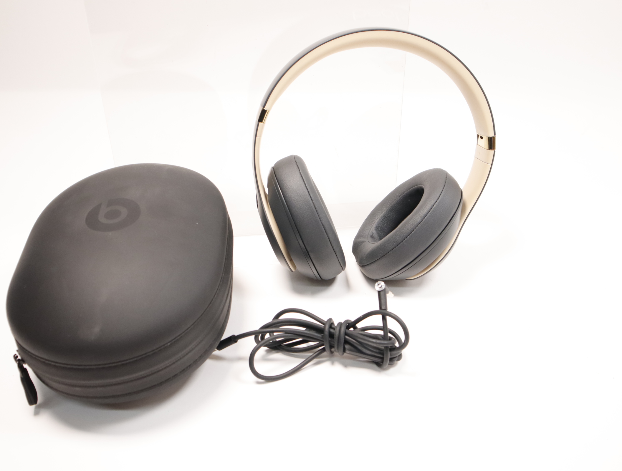 Beats store Studio 3 Wireless in Shadow Gray