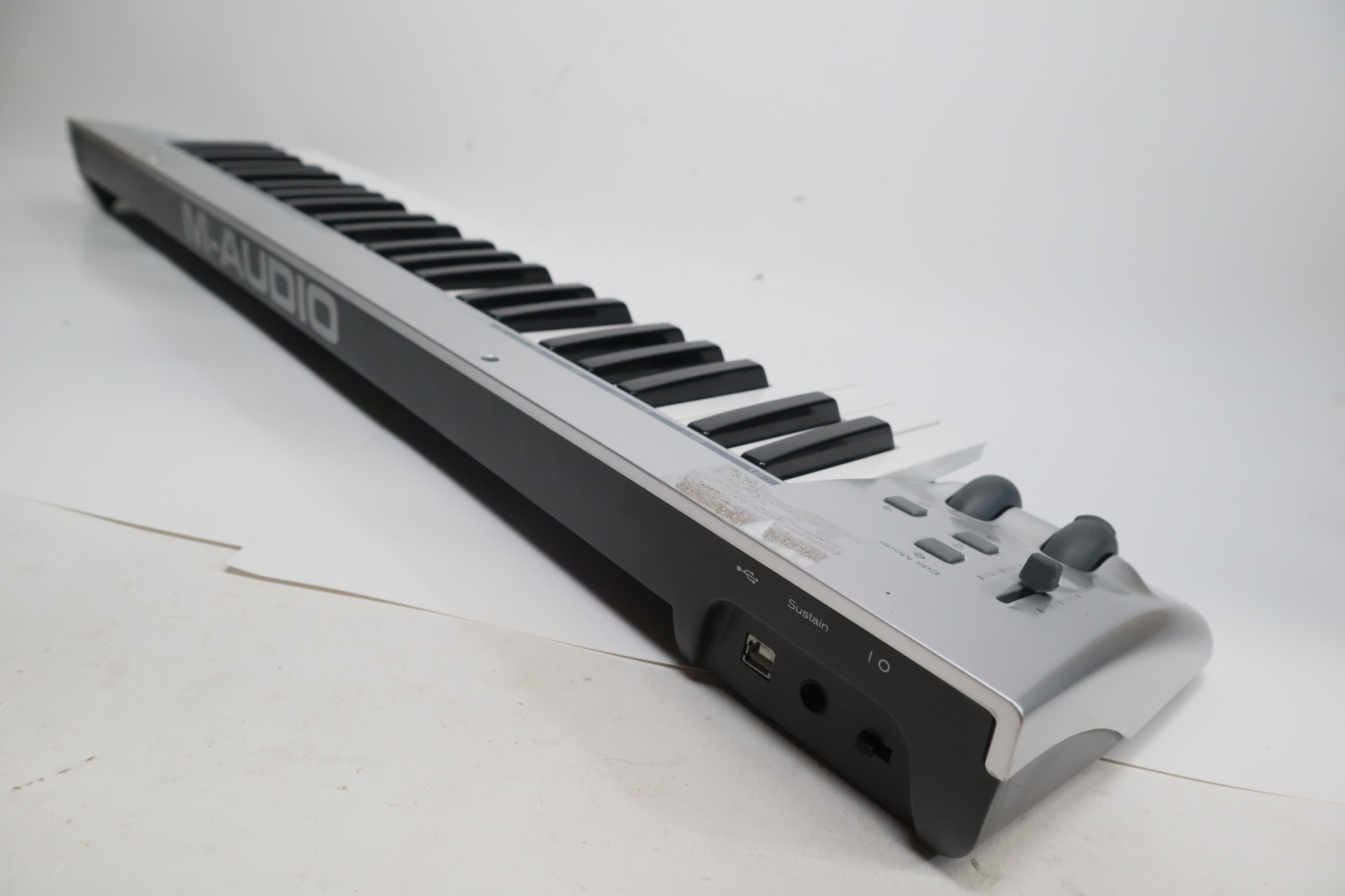 M-Audio KEYSTUDIO MIDI Controller 49 Key Keyboard Mixer 7525