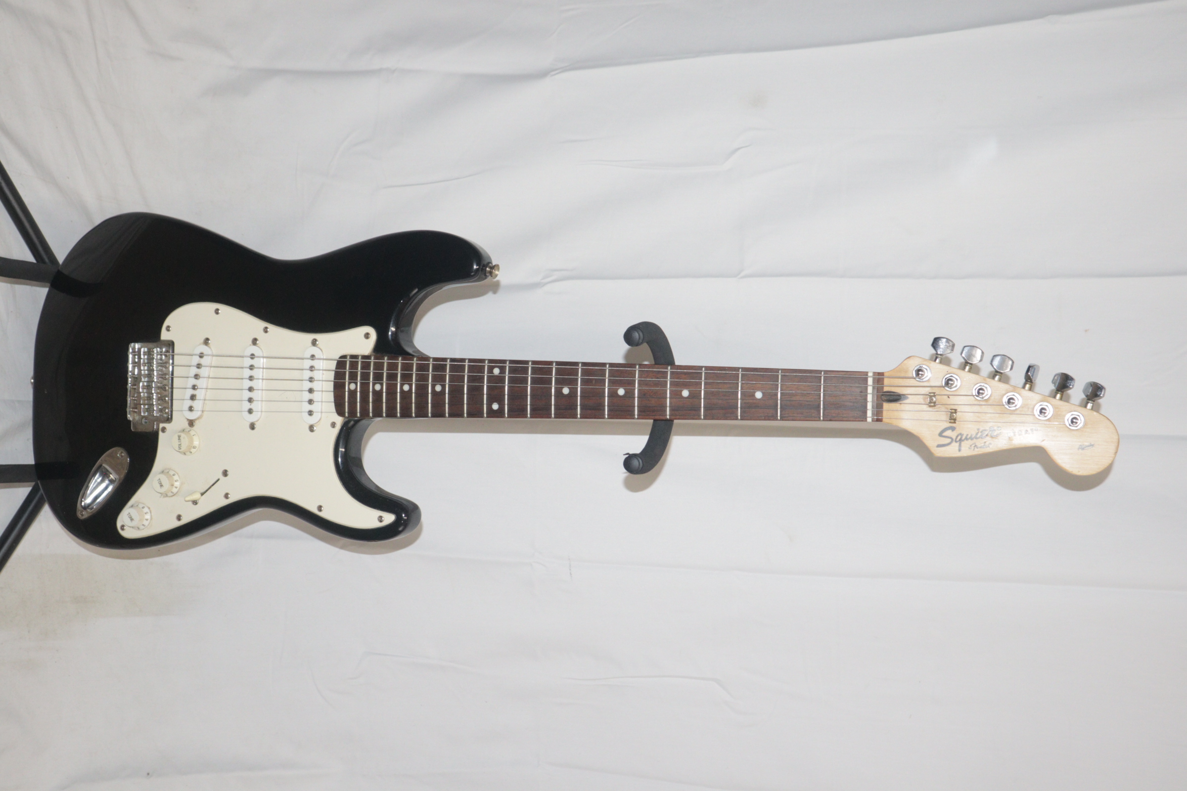 ギター Squier Stratocaster Squier By Fender Strat Affinity Series Black/White 6-String