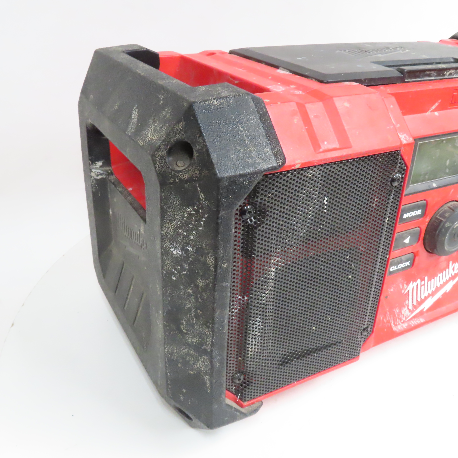 Milwaukee 2890-20 120V Corded AM/FM Jobsite Radio & Battery Charger