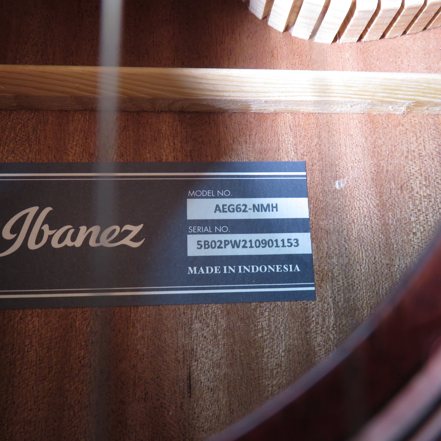 Ibanez AEG62NMH RightHanded 6String Natural Mahogany Acoustic