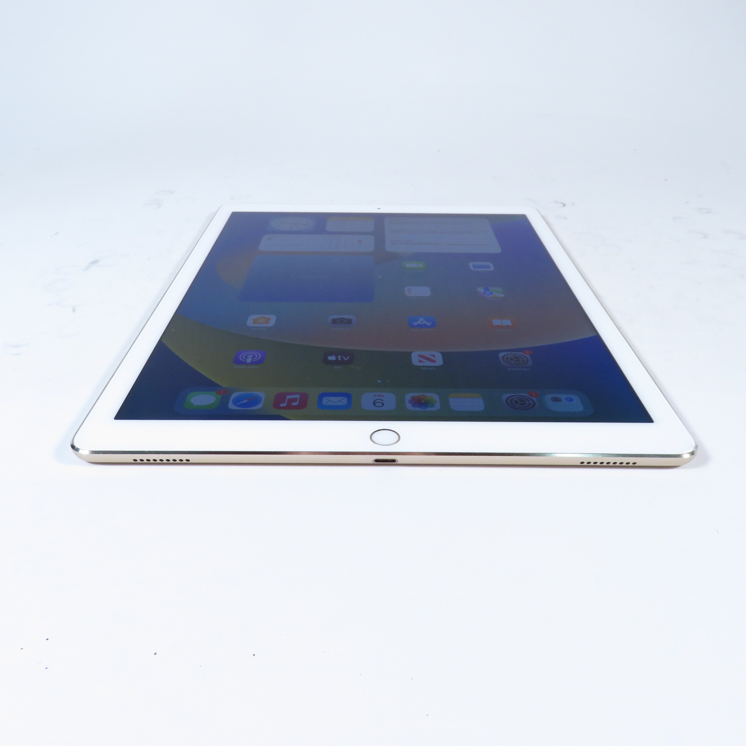 Apple iPad Pro 1st Gen ML0R2LL/A Wi-Fi Only 128GB Gold 12.9-inch