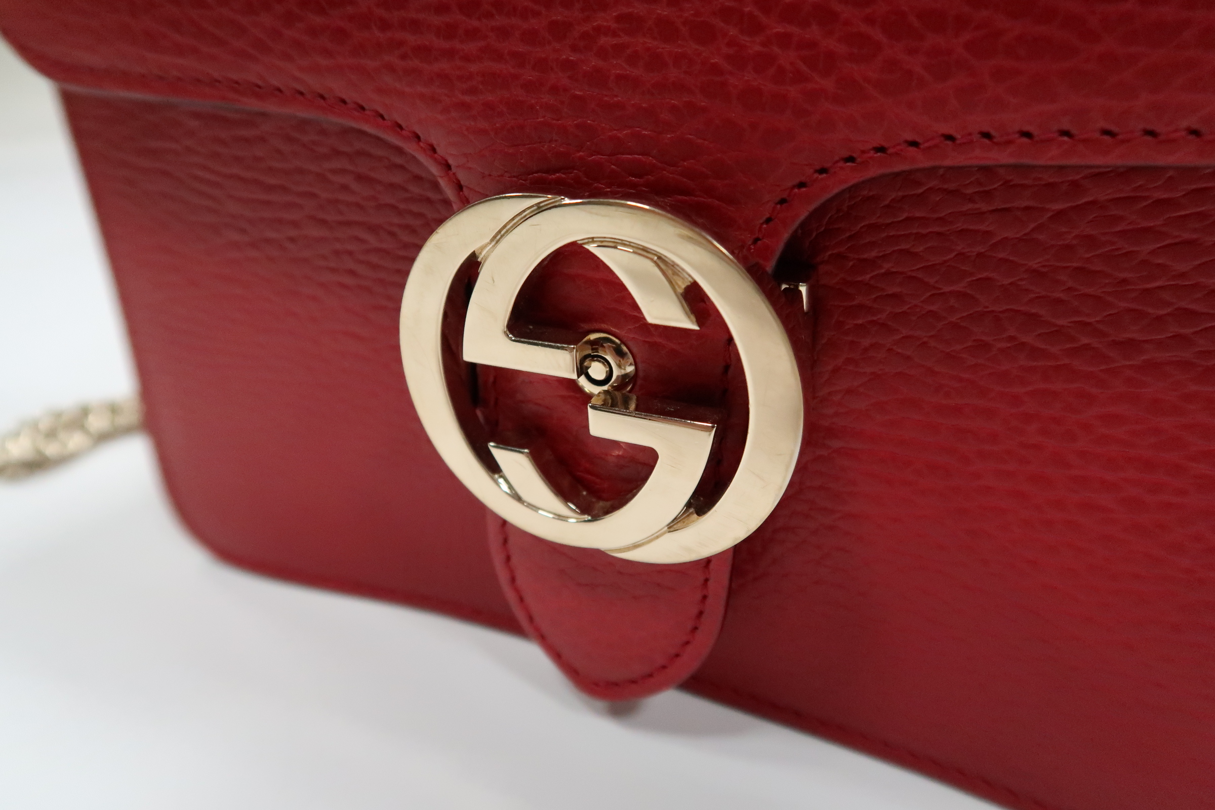 Gucci Interlocking G Chain Shoulder Bag - Red 9499