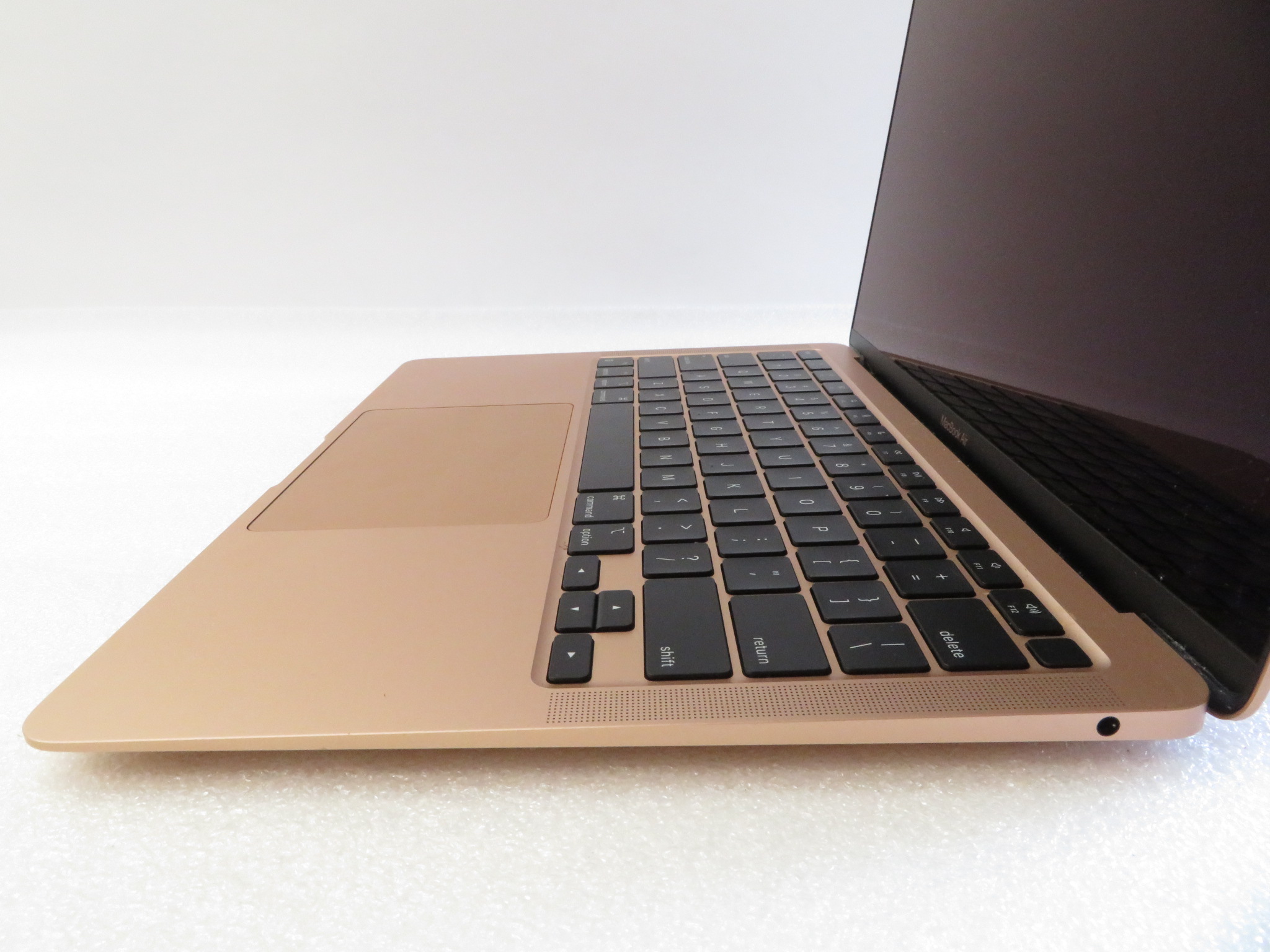 Apple MacBook Air 2020 MGN63LL/A M1 3.2GHz 8GB RAM 256GB SSD 13.3