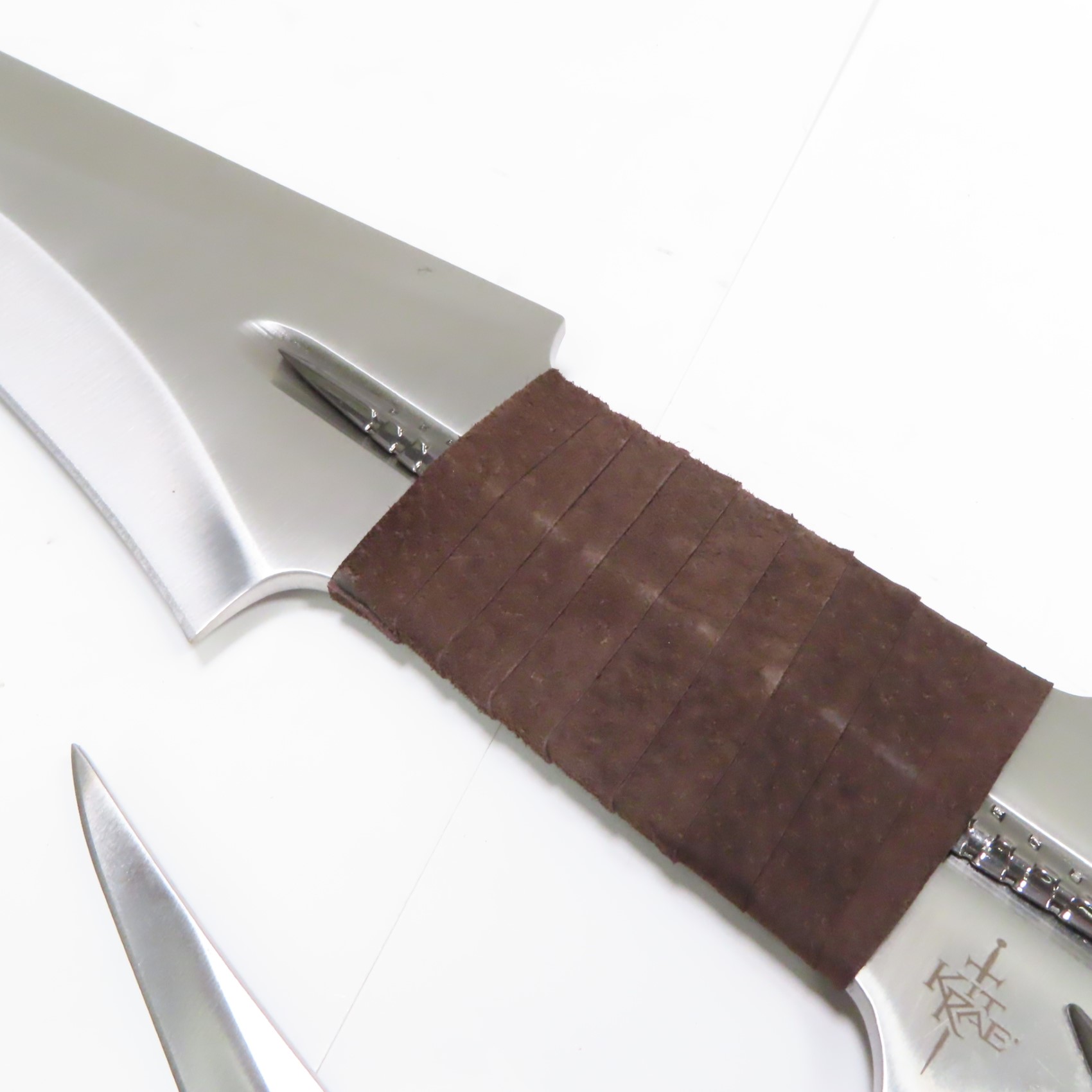 United Cutlery KR0038A Kit Rae Avoloch Mithrodin Sword (Local Pick-Up Only)