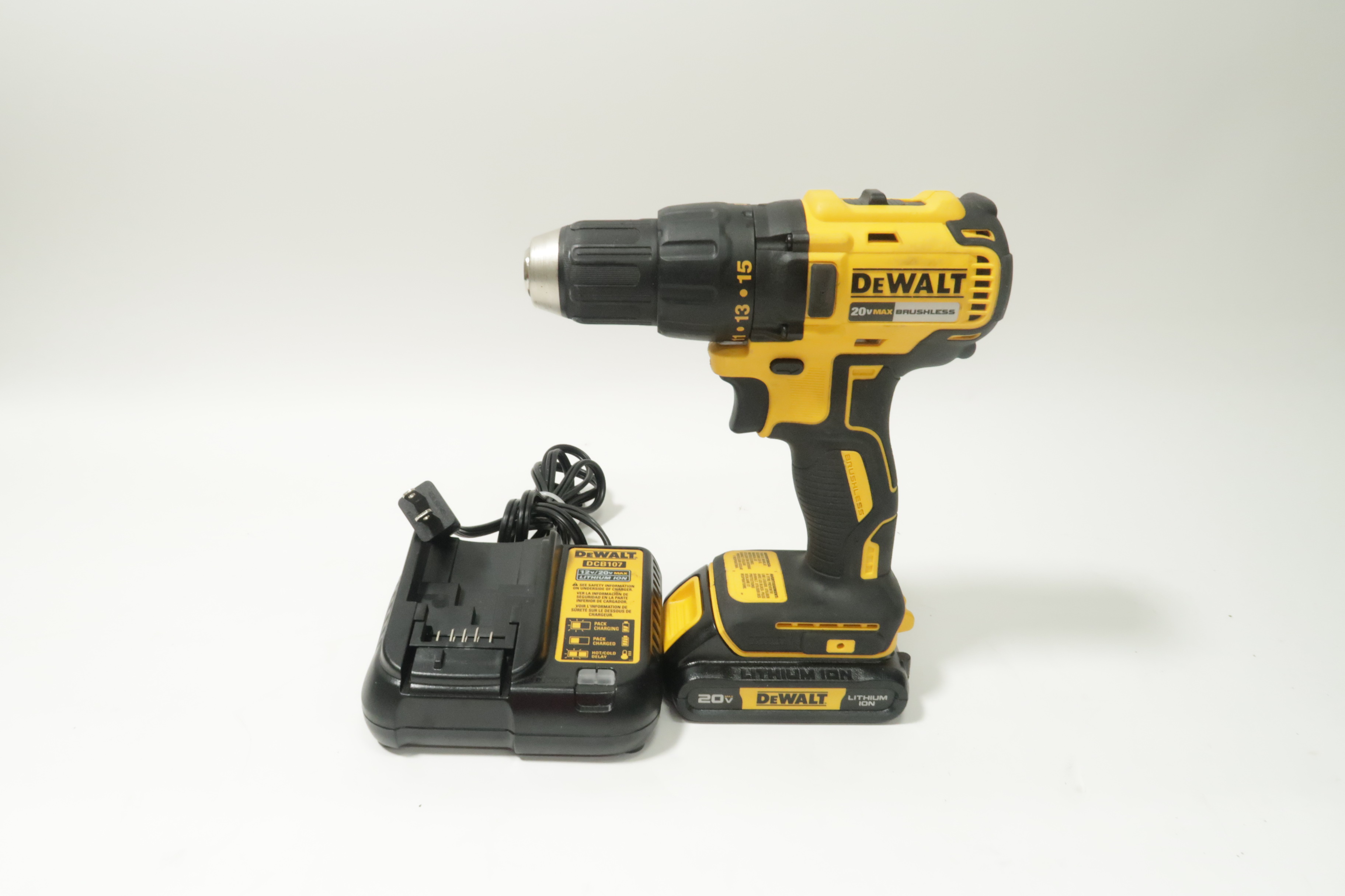 DEWALT DCD777 20Volt Max LithiumIon 1/2" Brushless Cordless Drill/Driver 0070